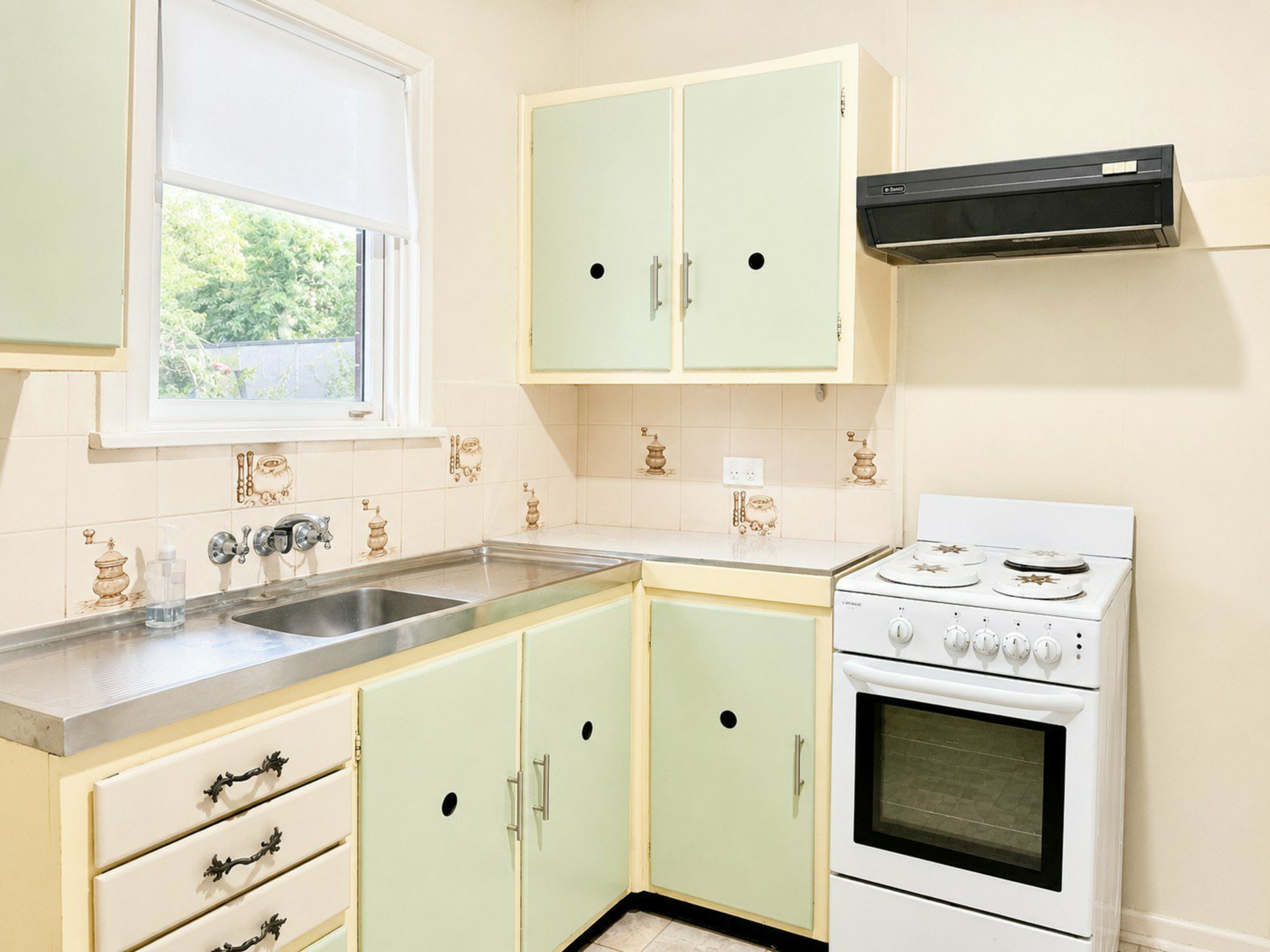 27 Sulman Rd — photo 3 of 7