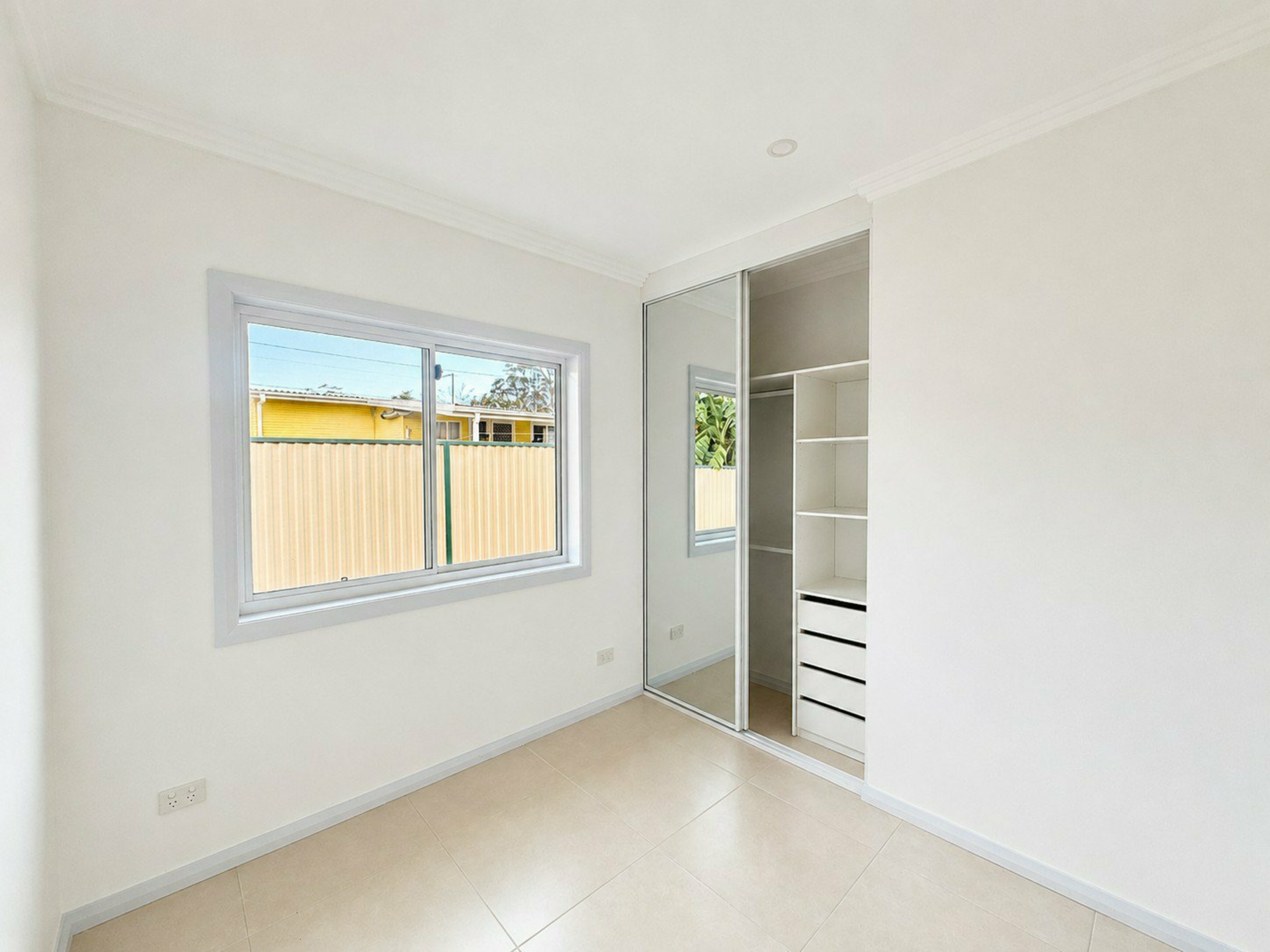10 Quiros Ave — photo 3 of 5