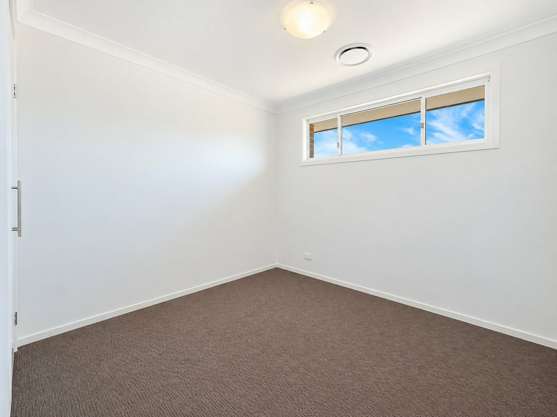 31 Passendale Road — photo 10 of 15