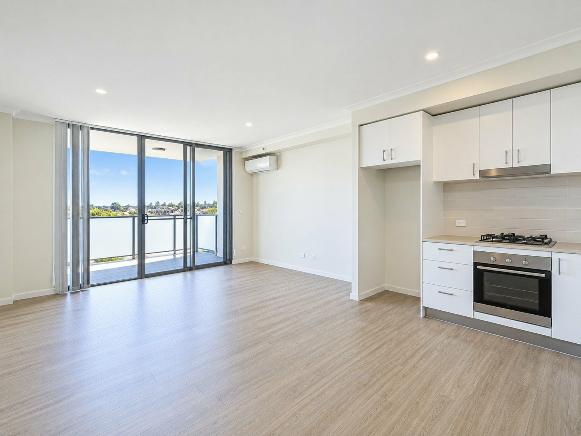 42/57-59 Lachlan Street — photo 3 of 9
