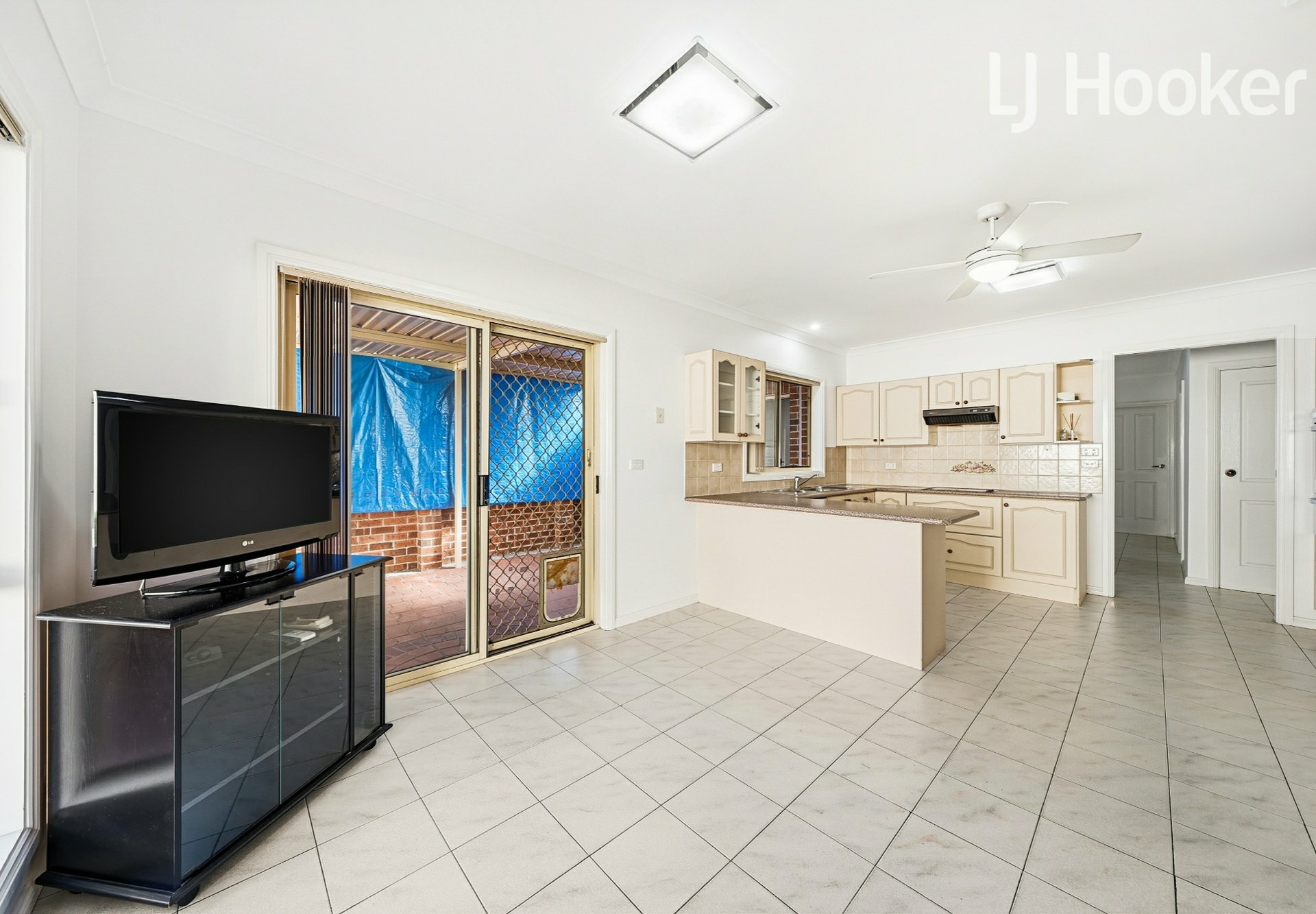 89B Lord Howe Drive — photo 15 of 25