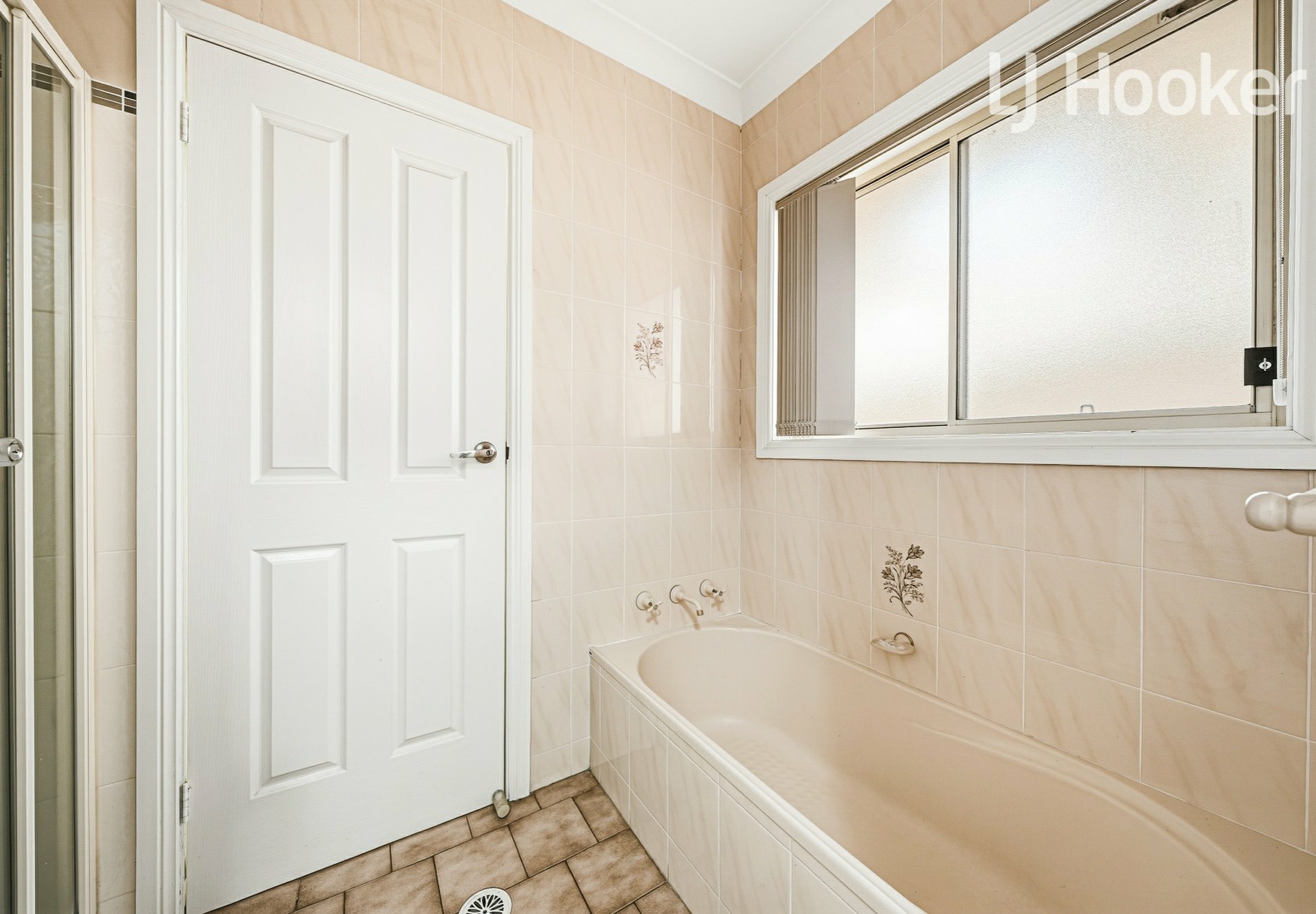 89B Lord Howe Drive — photo 18 of 25