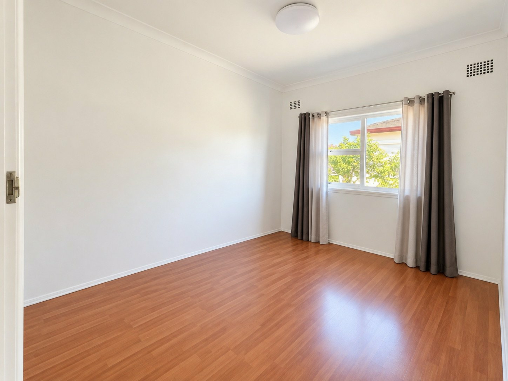 16 Kambala Crescent — photo 3 of 8