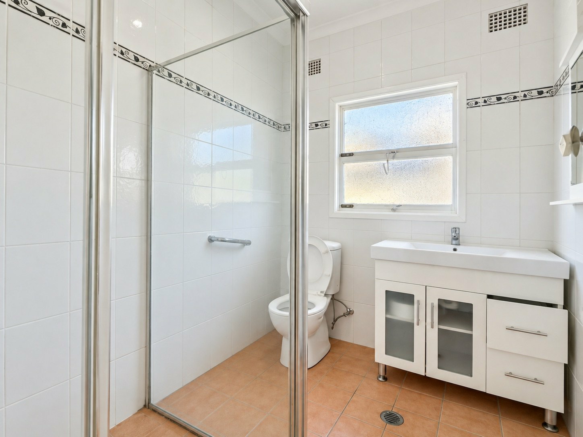 16 Kambala Crescent — photo 7 of 8