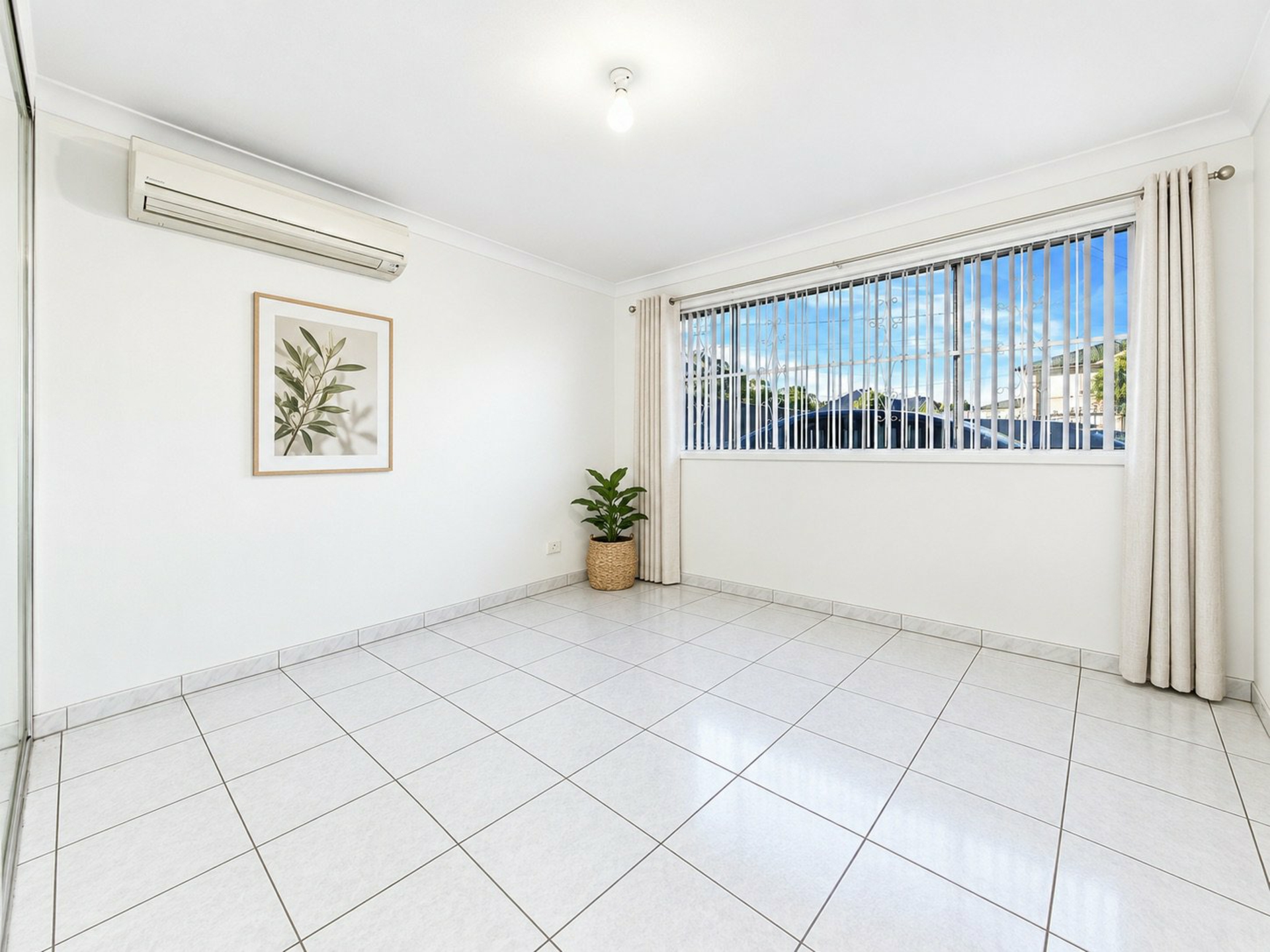 49 Avenel St — photo 3 of 6