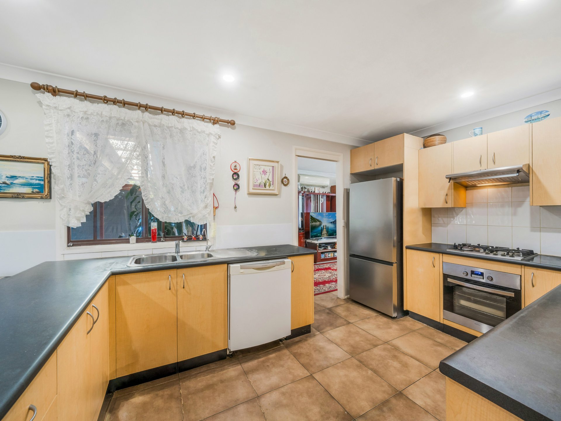29 Whitlam Avenue — photo 3 of 14