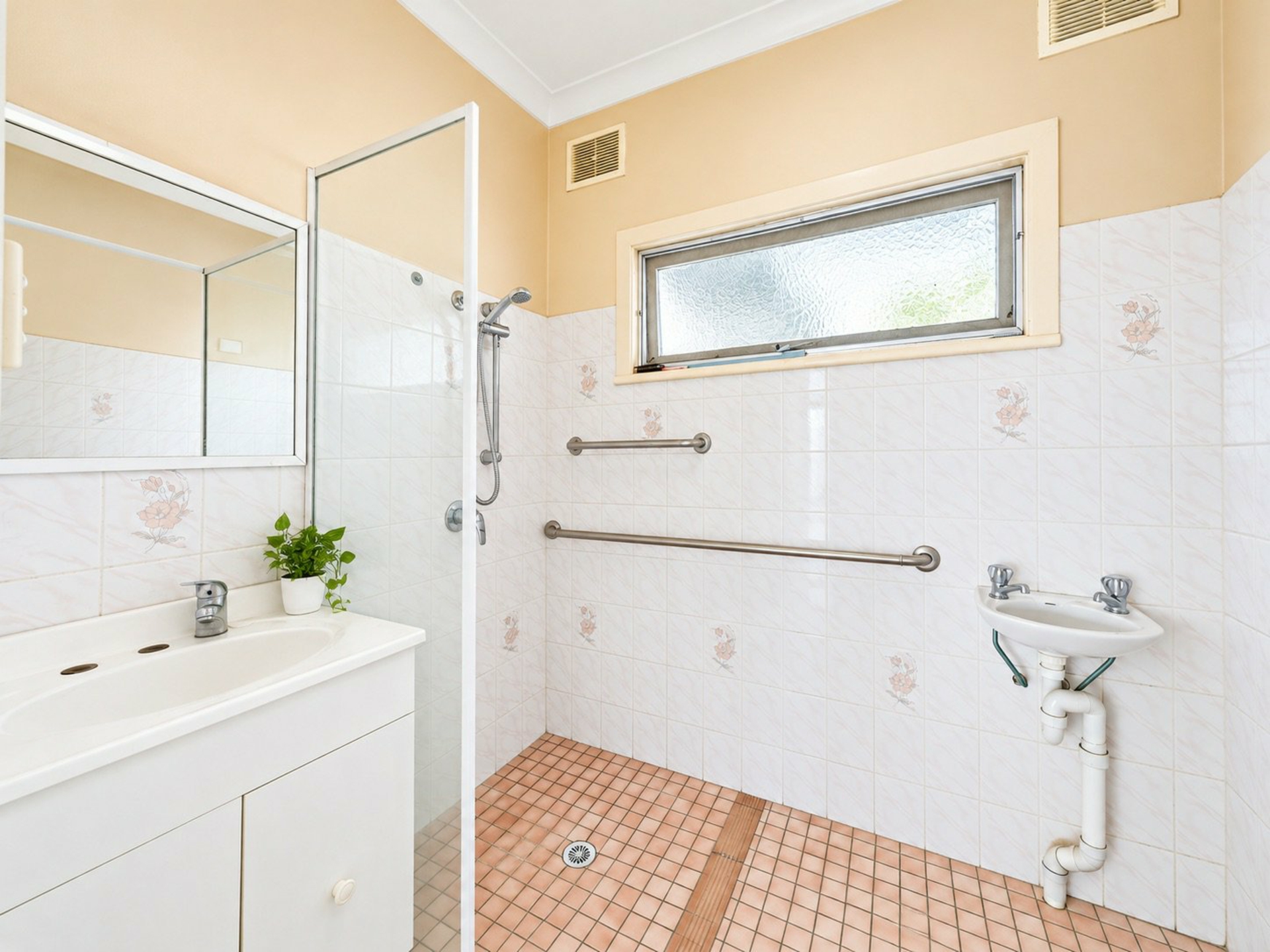 7 Judith Avenue — photo 8 of 10