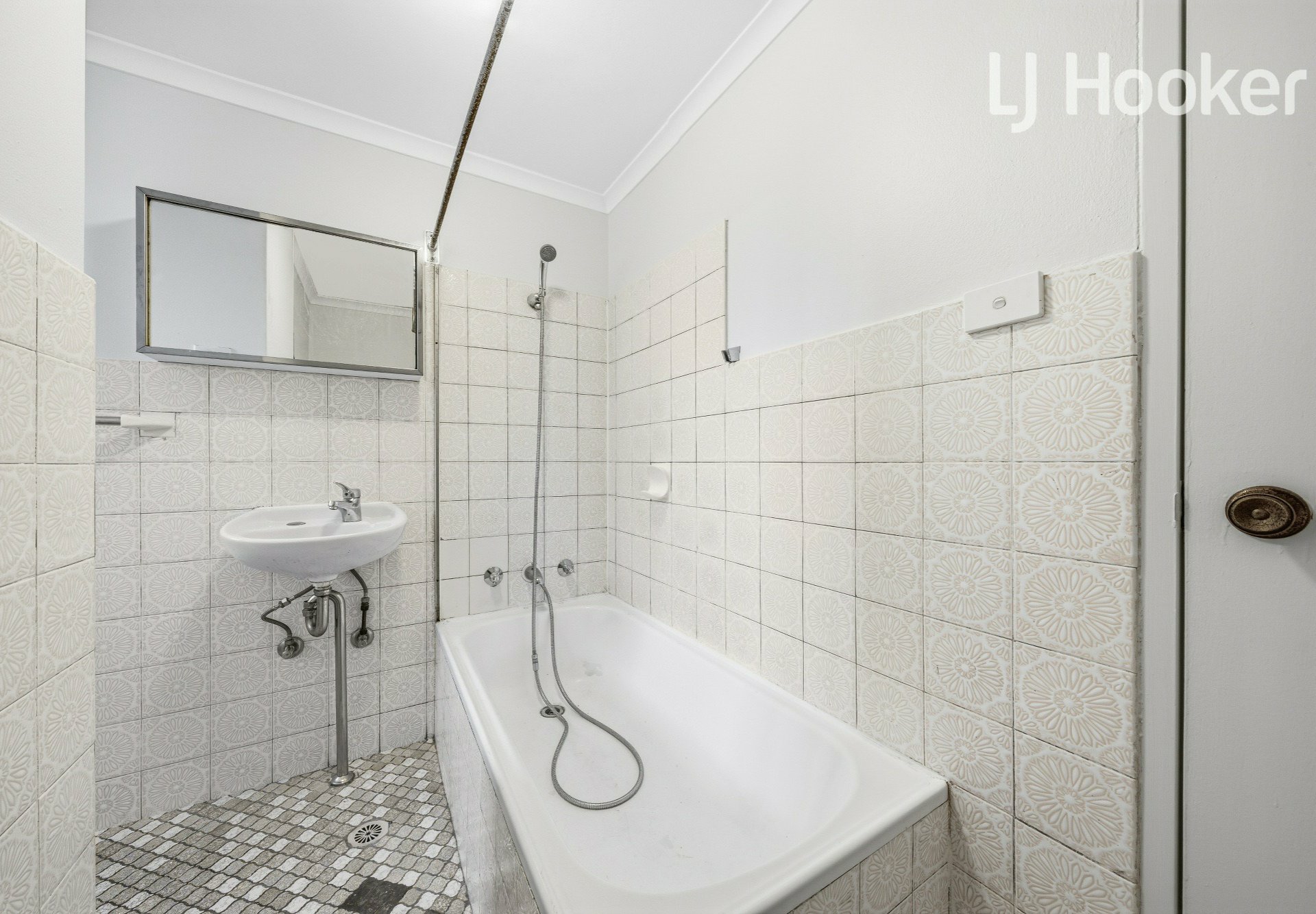 9/41-43 Calliope st — photo 3 of 9