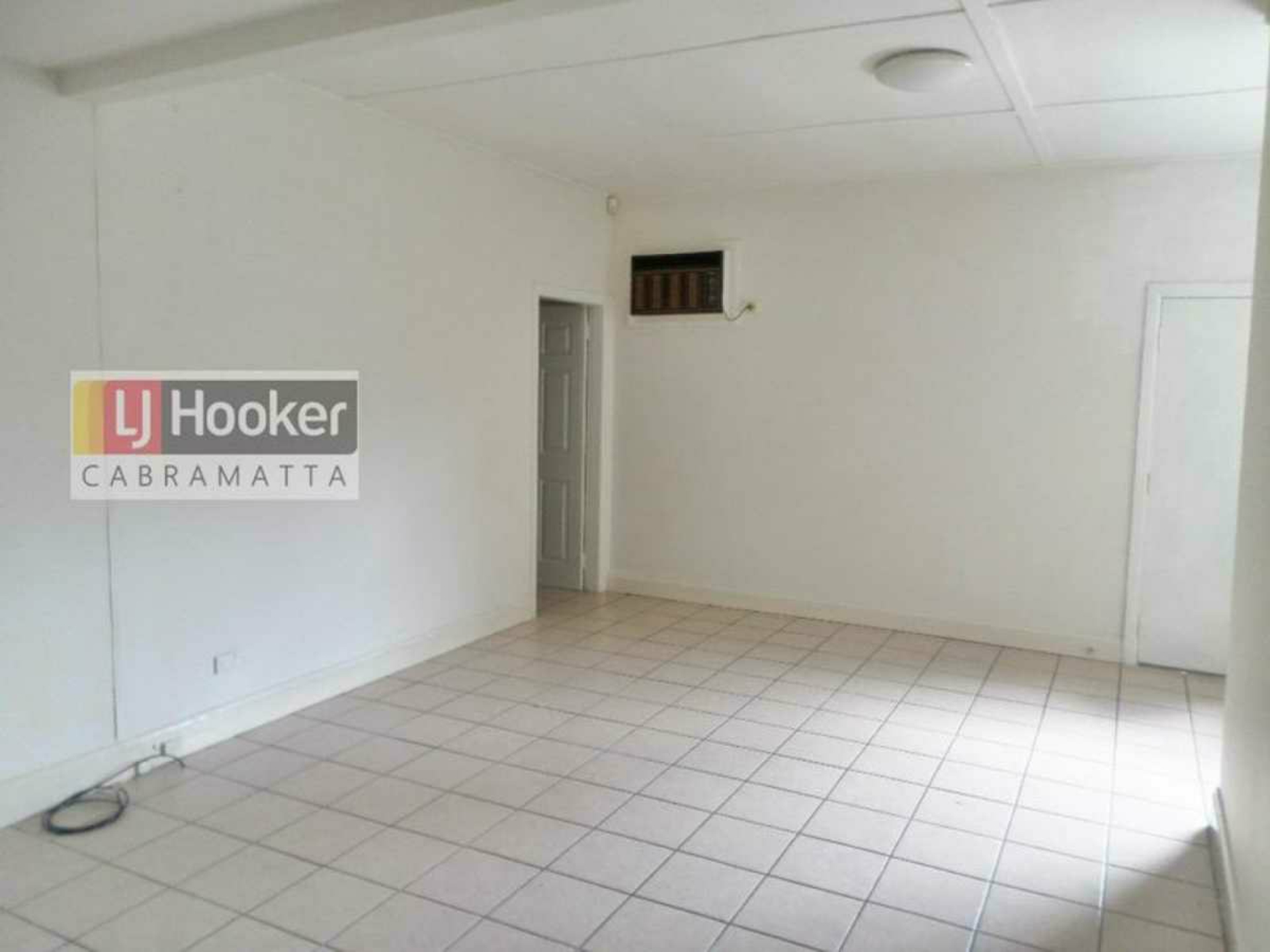 198 Victoria Road — photo 3 of 3