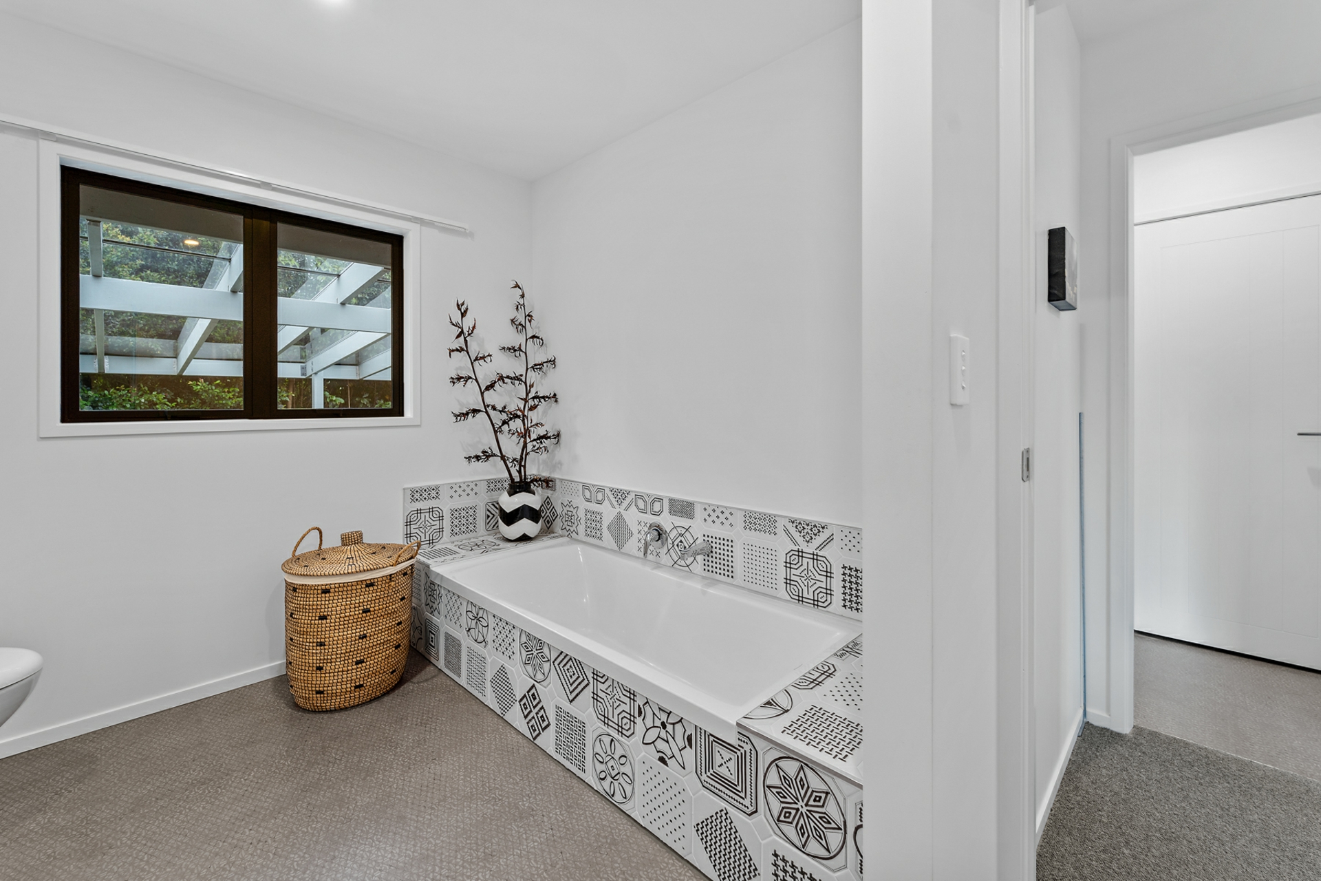 6 Laly Haddon Place, MATAKANA