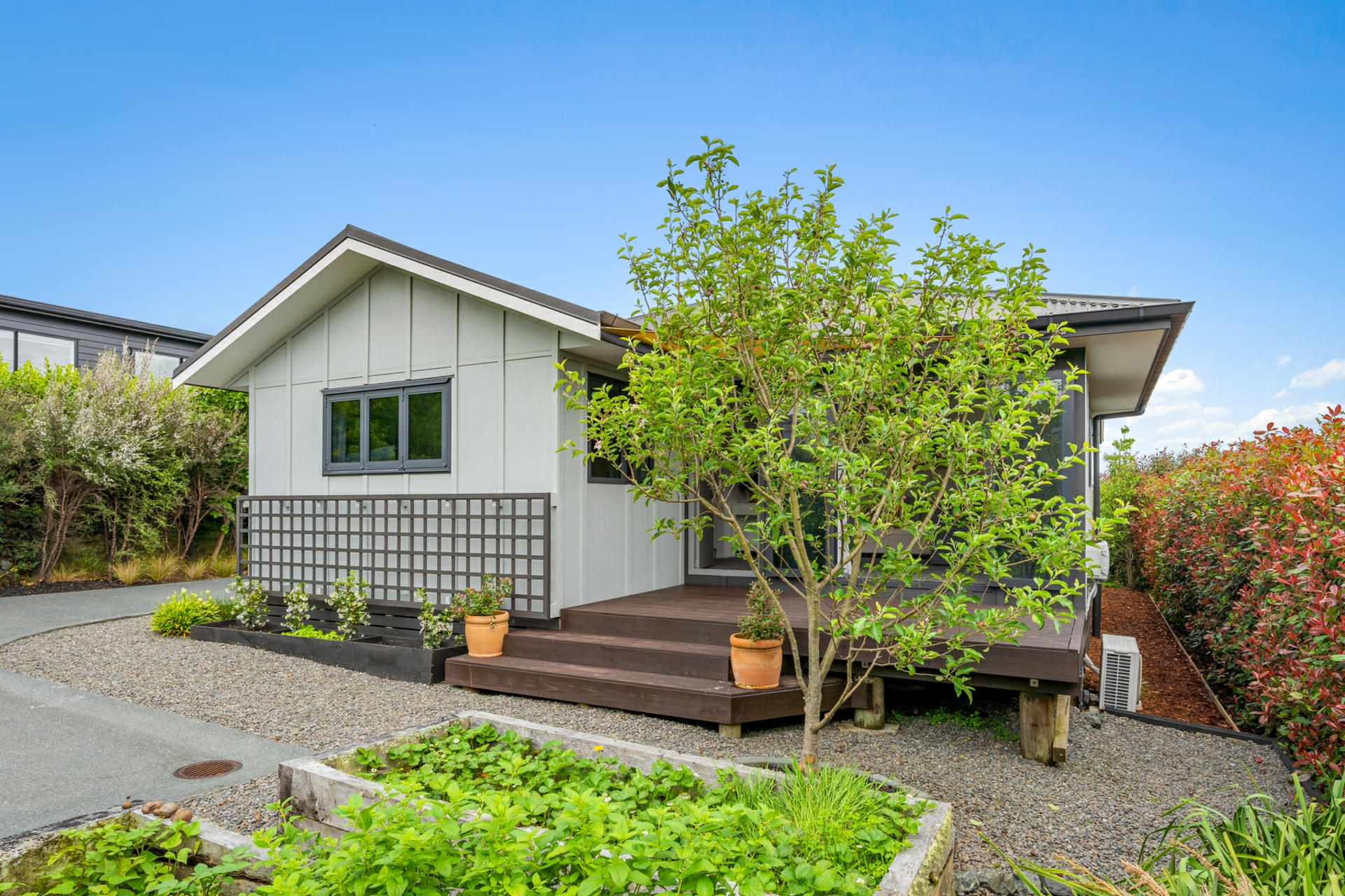 6 Laly Haddon Place, MATAKANA