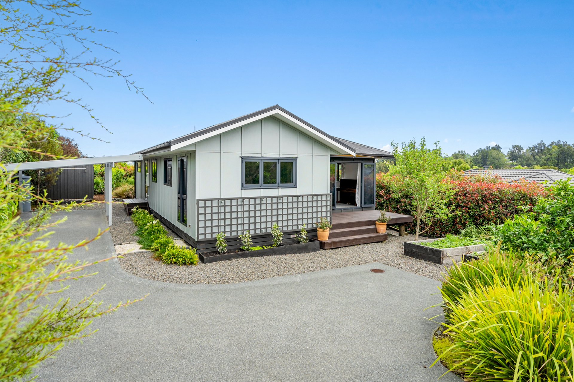 6 Laly Haddon Place, MATAKANA