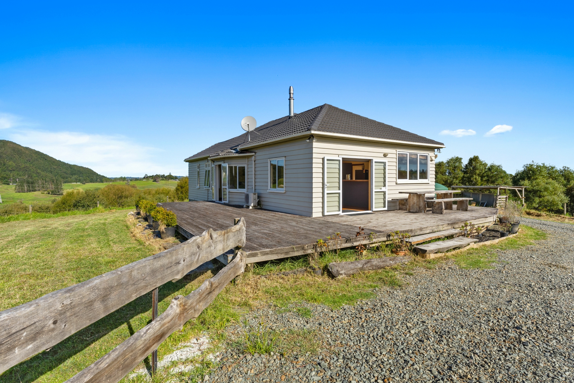 166 Mountain Road, MAUNGATUROTO
