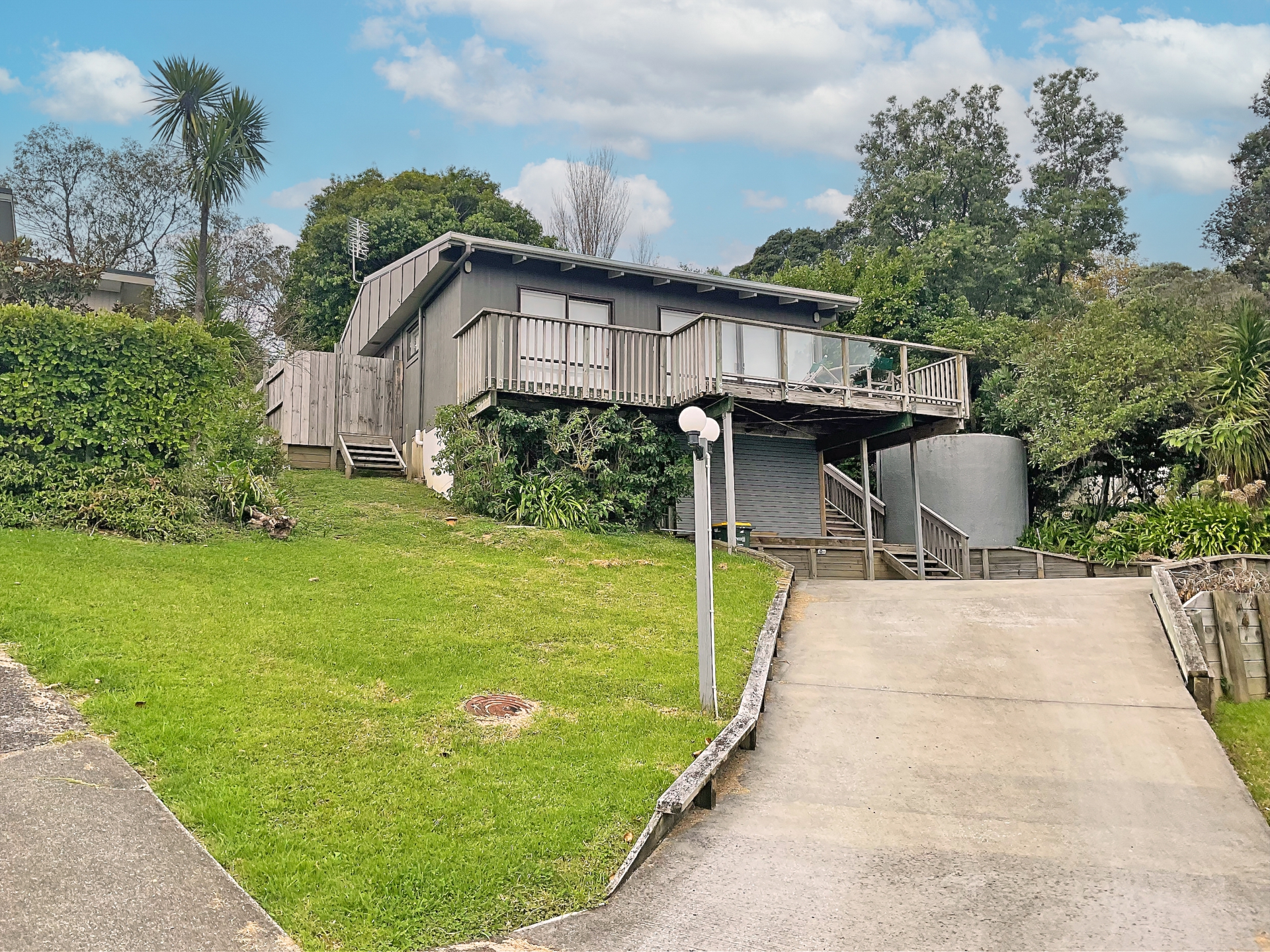 11 Hillside Crescent, LEIGH