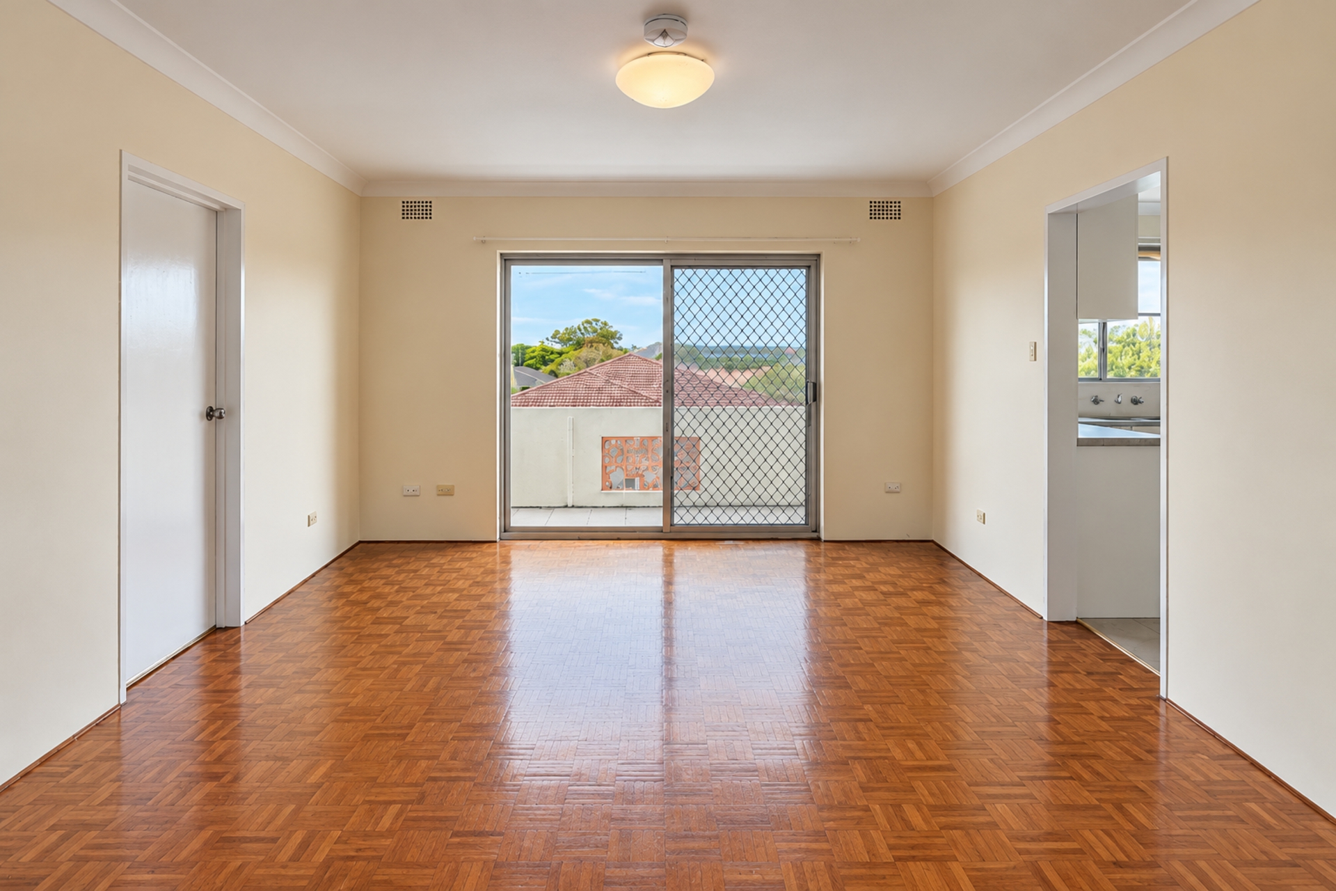 6/19 Duke Street — photo from LJ Hooker Belmore