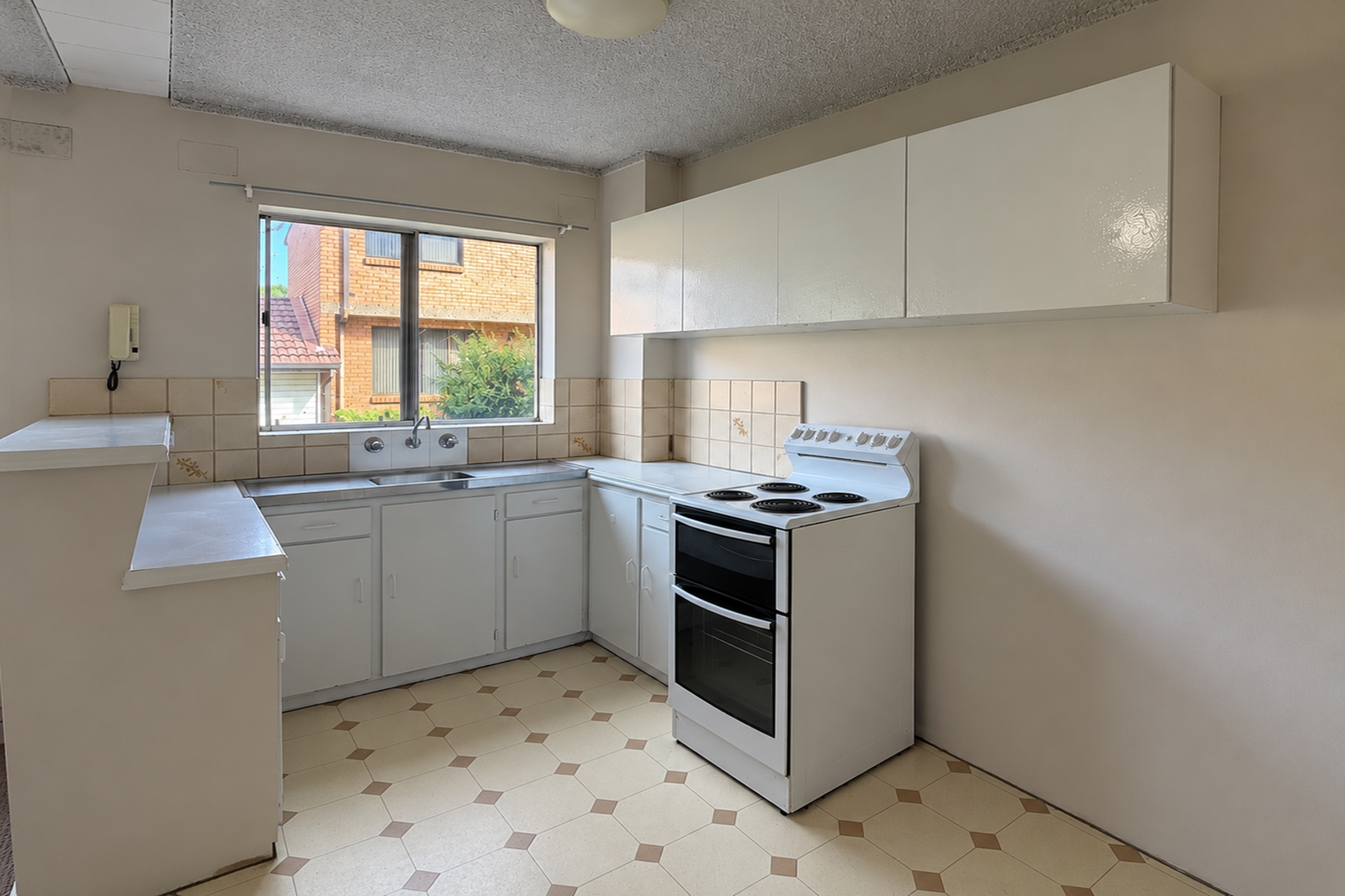 2/63 Moreton Street — photo from LJ Hooker Belmore