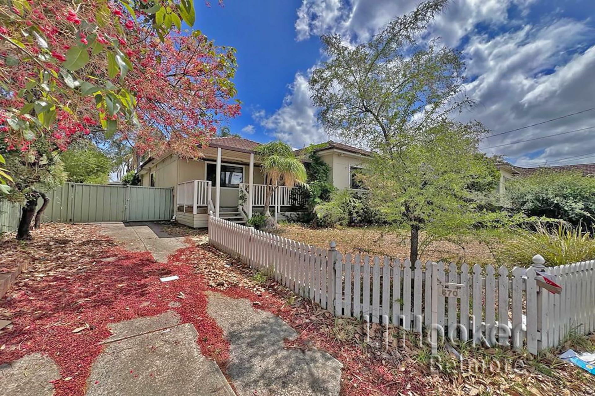 570 Woodville Road, GUILDFORD