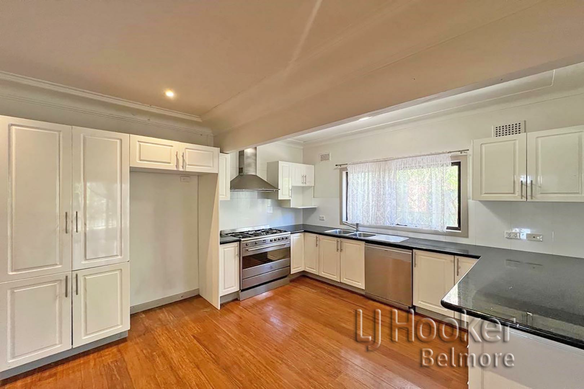 570 Woodville Road, GUILDFORD