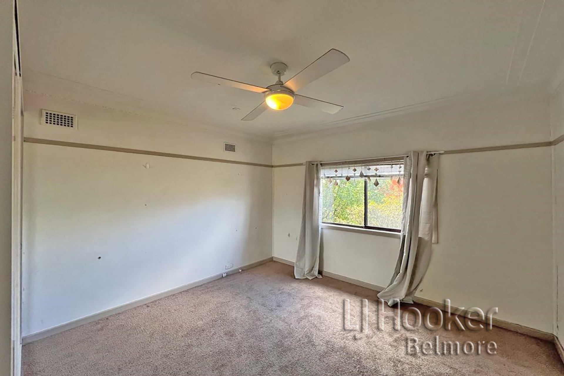 570 Woodville Road, GUILDFORD