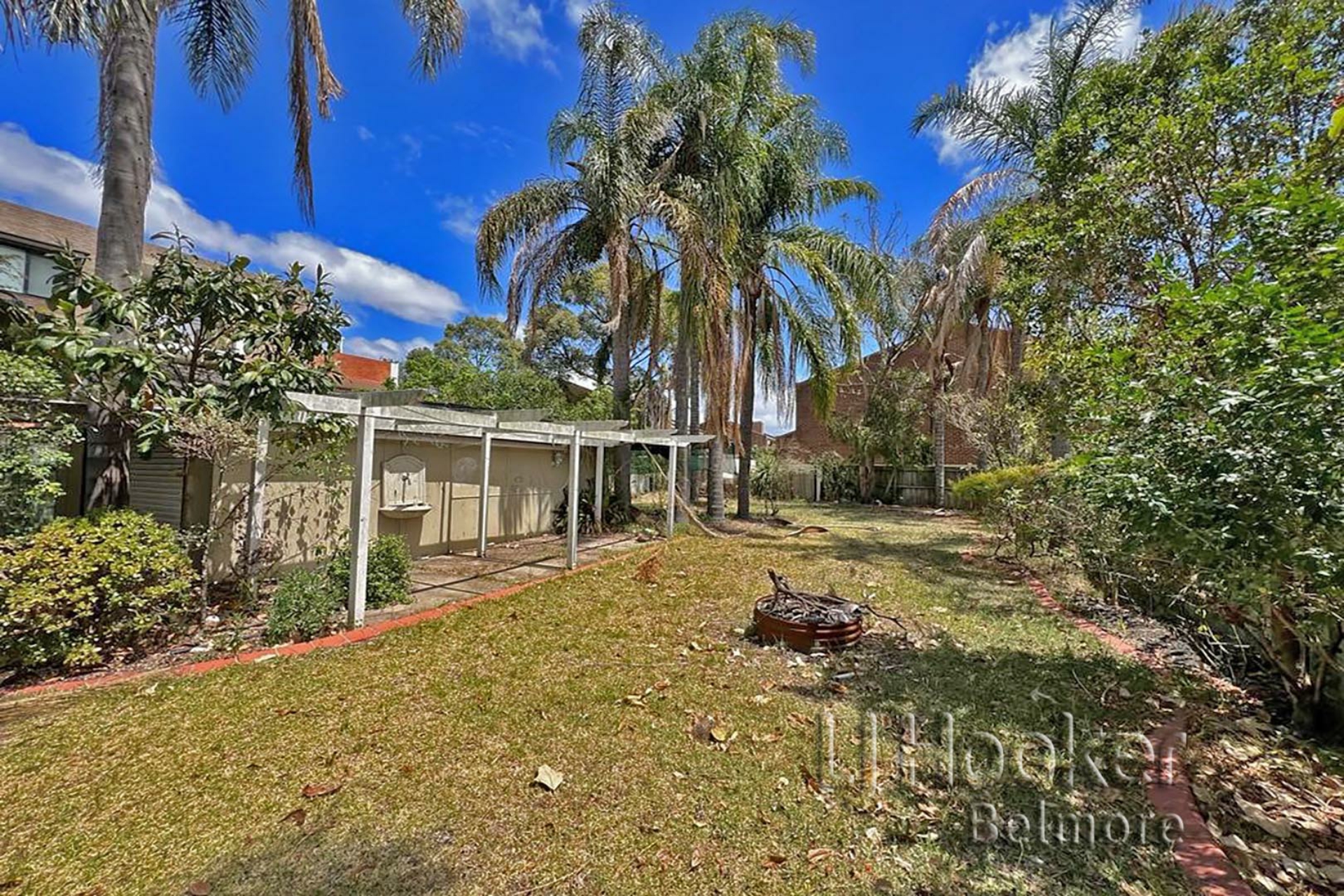 570 Woodville Road, GUILDFORD