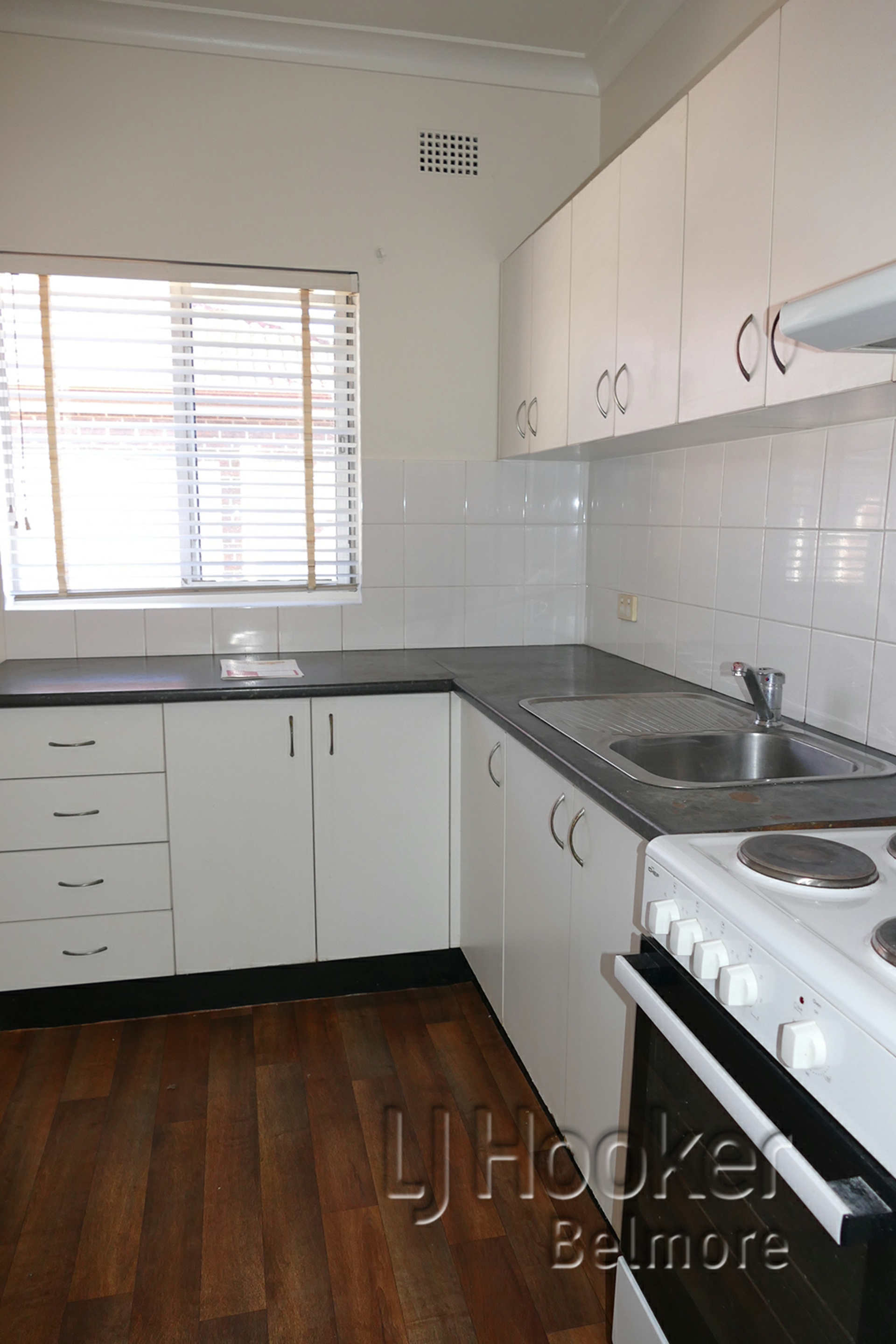 8/266 River Avenue, Carramar