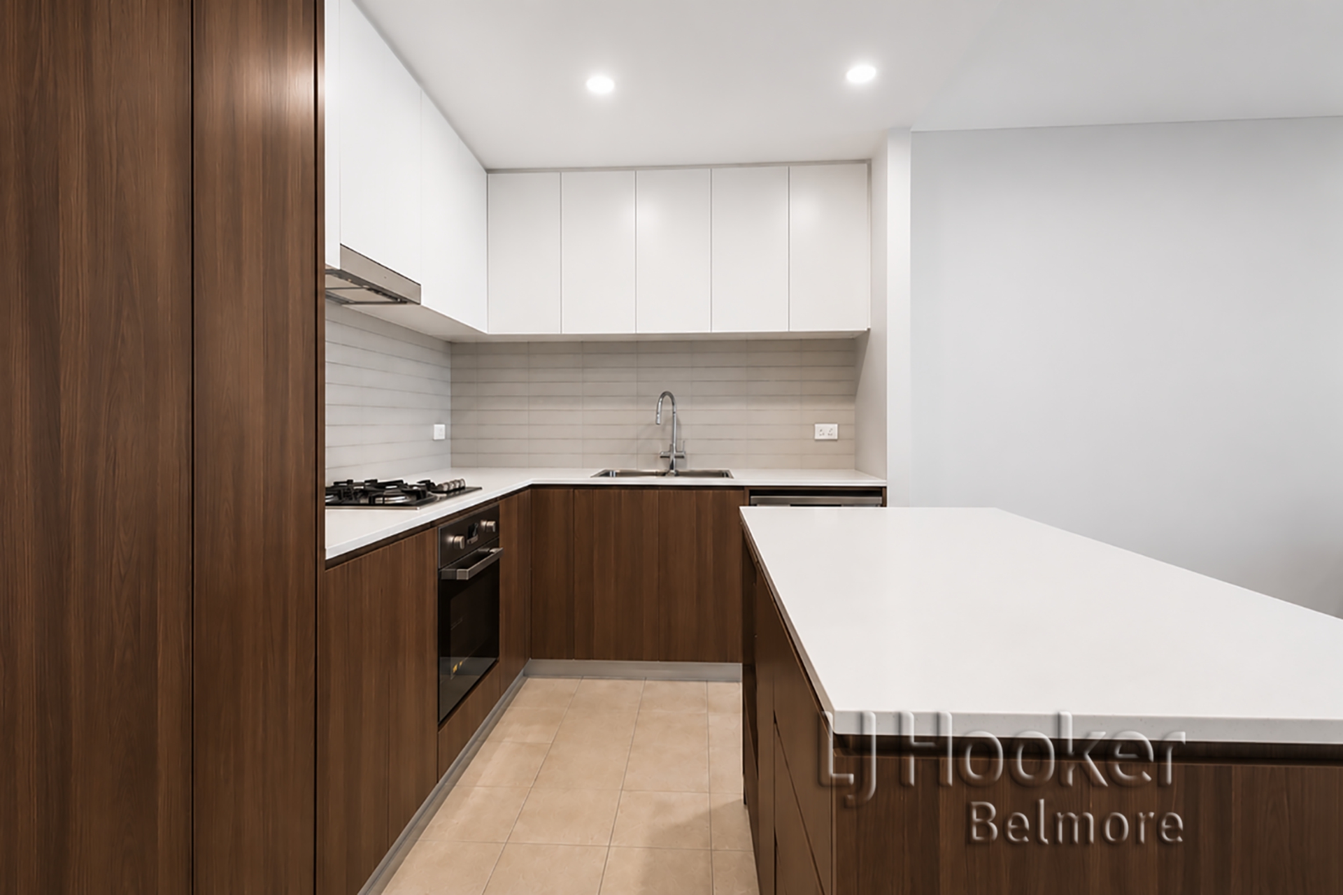 404/10 Norfolk Street — photo 2 of 3