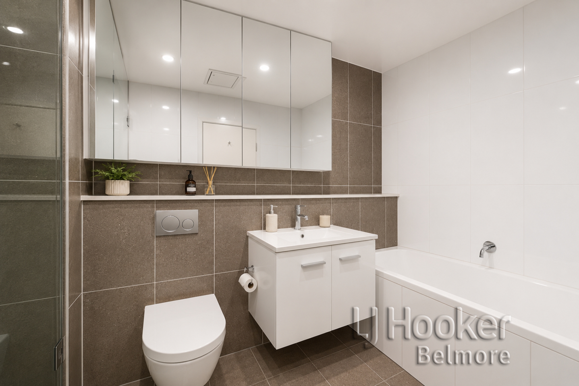404/10 Norfolk Street — photo 3 of 3