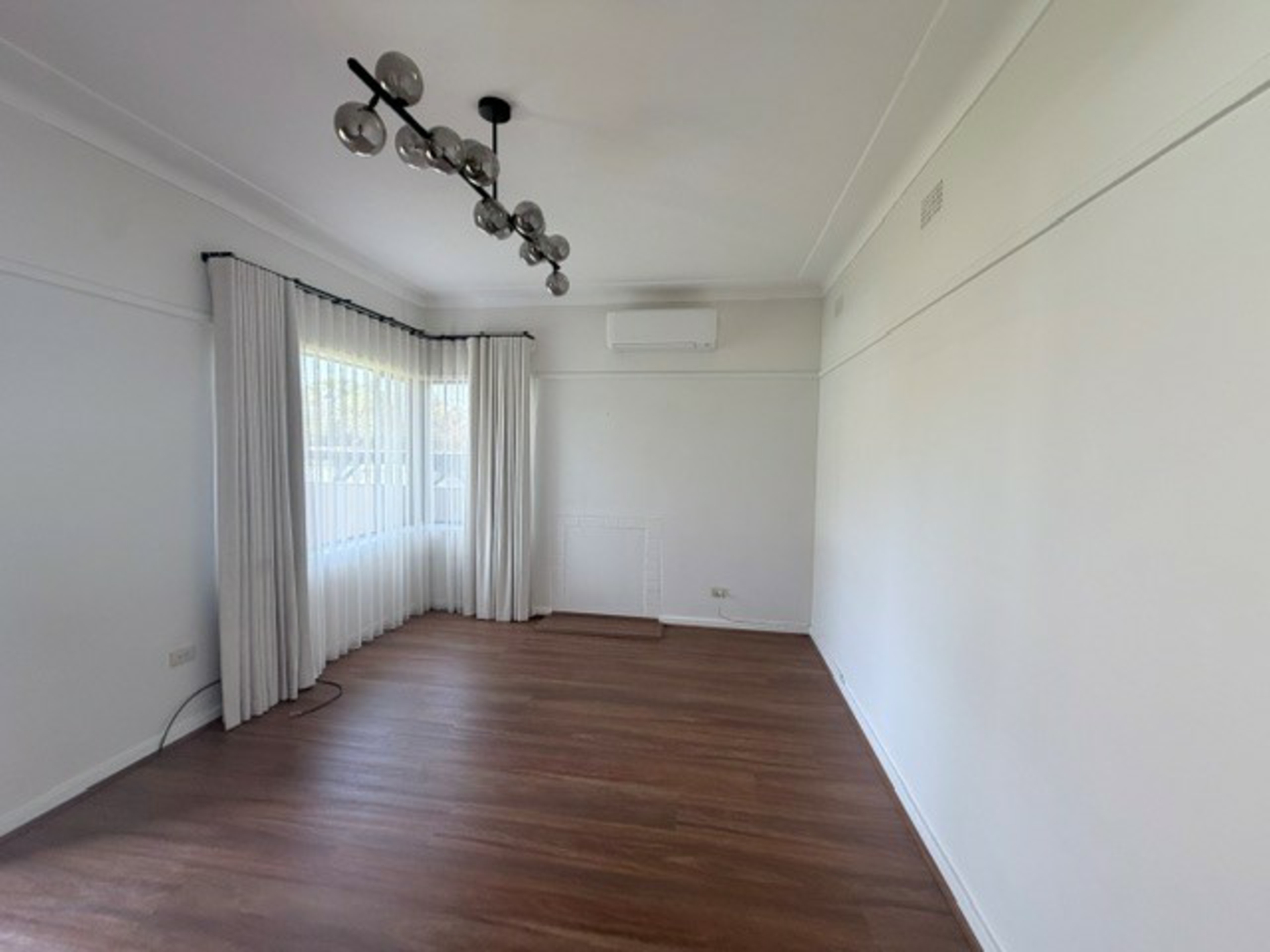 2 Nicoll Street — photo 2 of 9