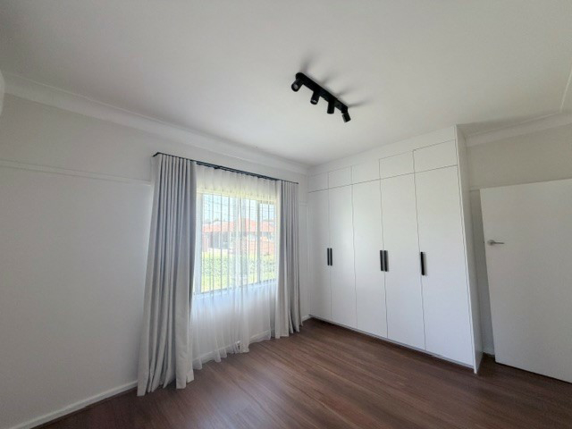 2 Nicoll Street — photo 3 of 9
