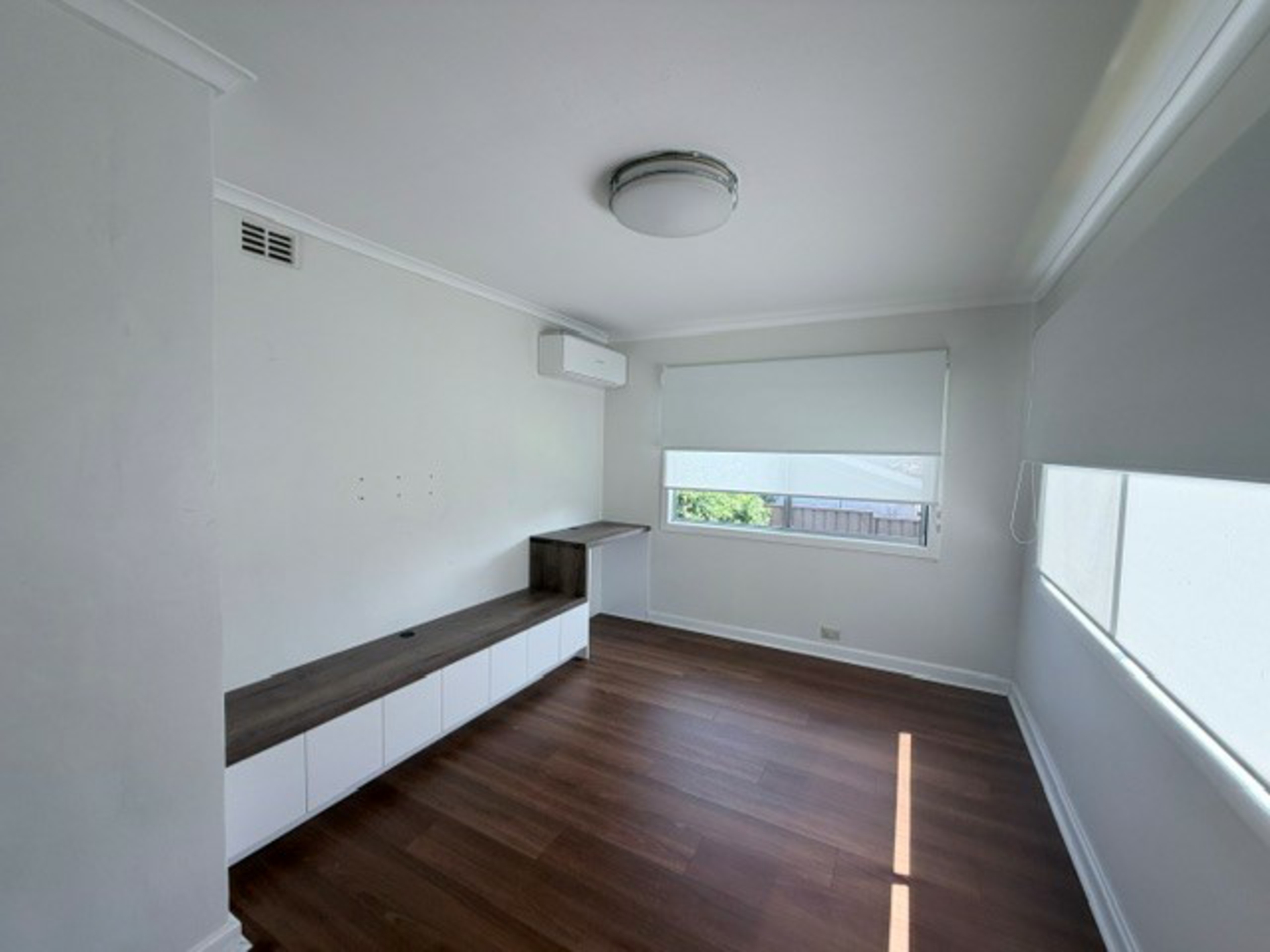 2 Nicoll Street — photo 5 of 9