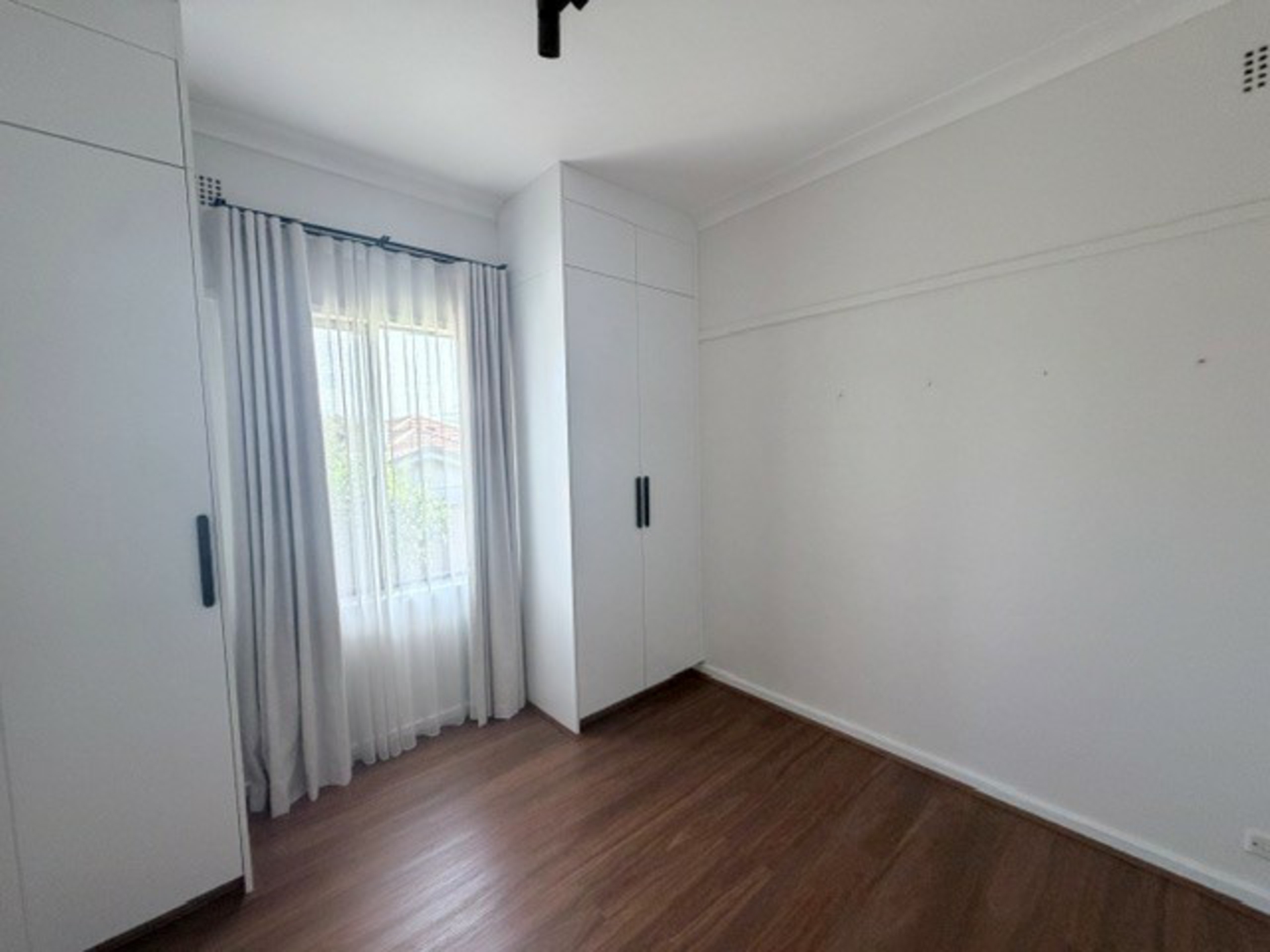 2 Nicoll Street — photo 7 of 9