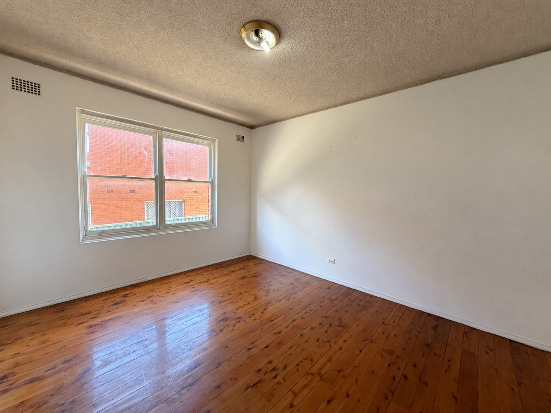4/14 Denman Avenue — photo 3 of 4