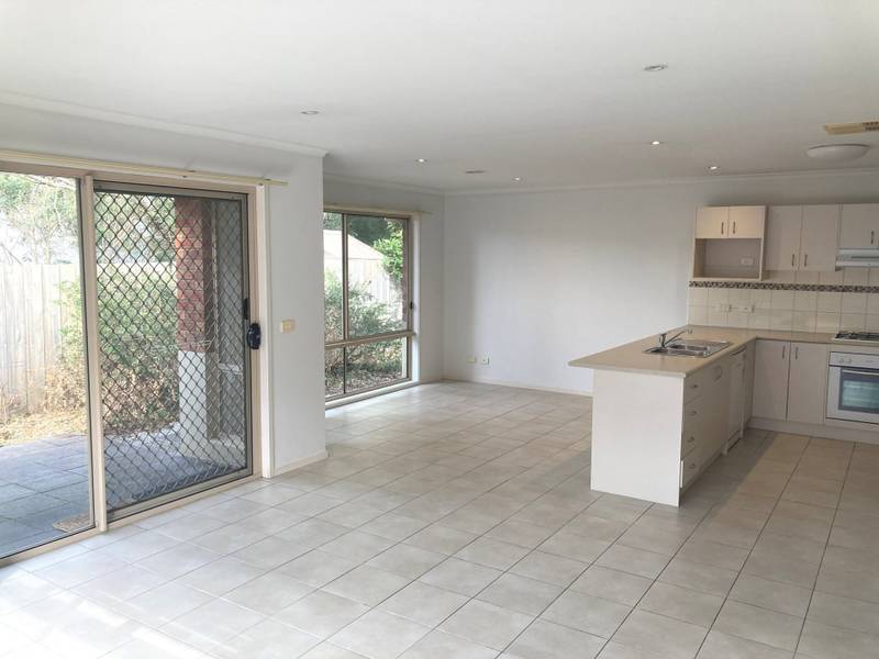 16 Smithacres Road, MONTROSE