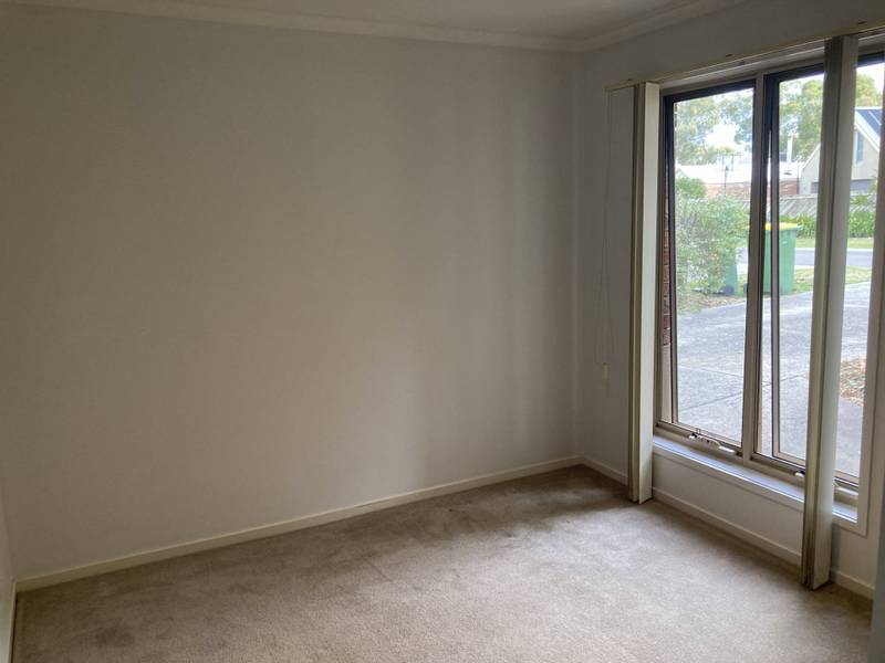 16 Smithacres Road, MONTROSE