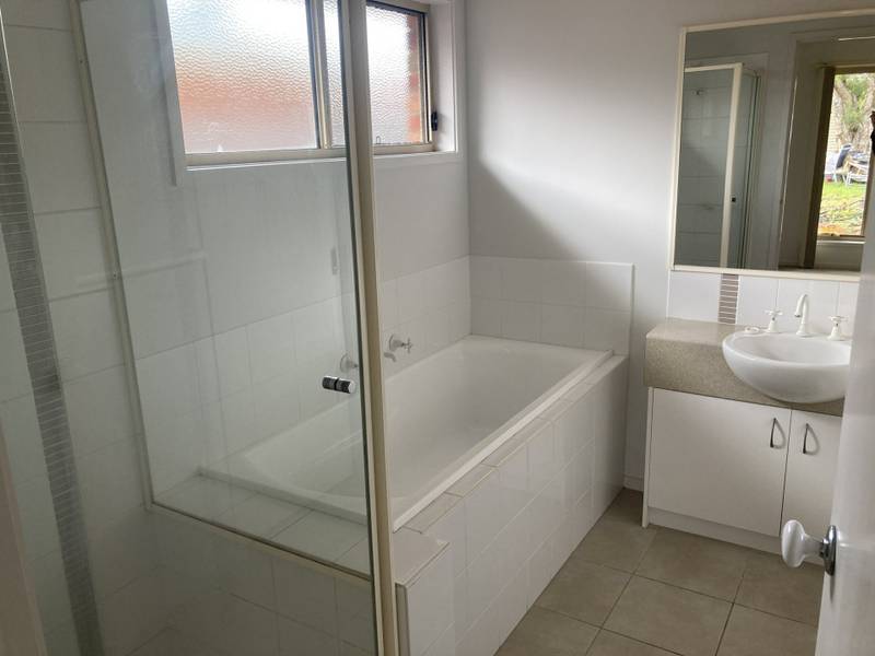 16 Smithacres Road, MONTROSE