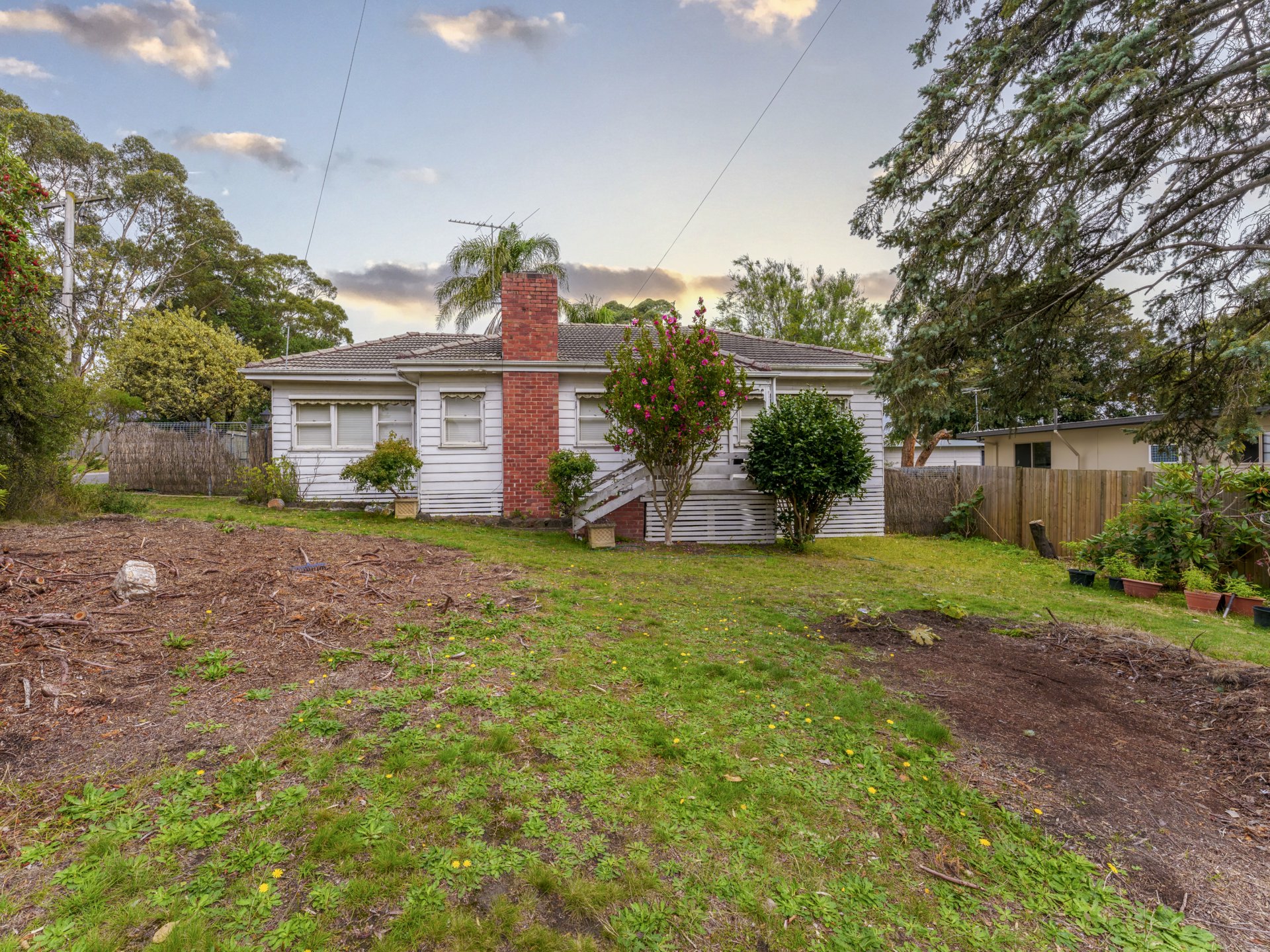 4 Hyton Crescent — photo 2 of 2