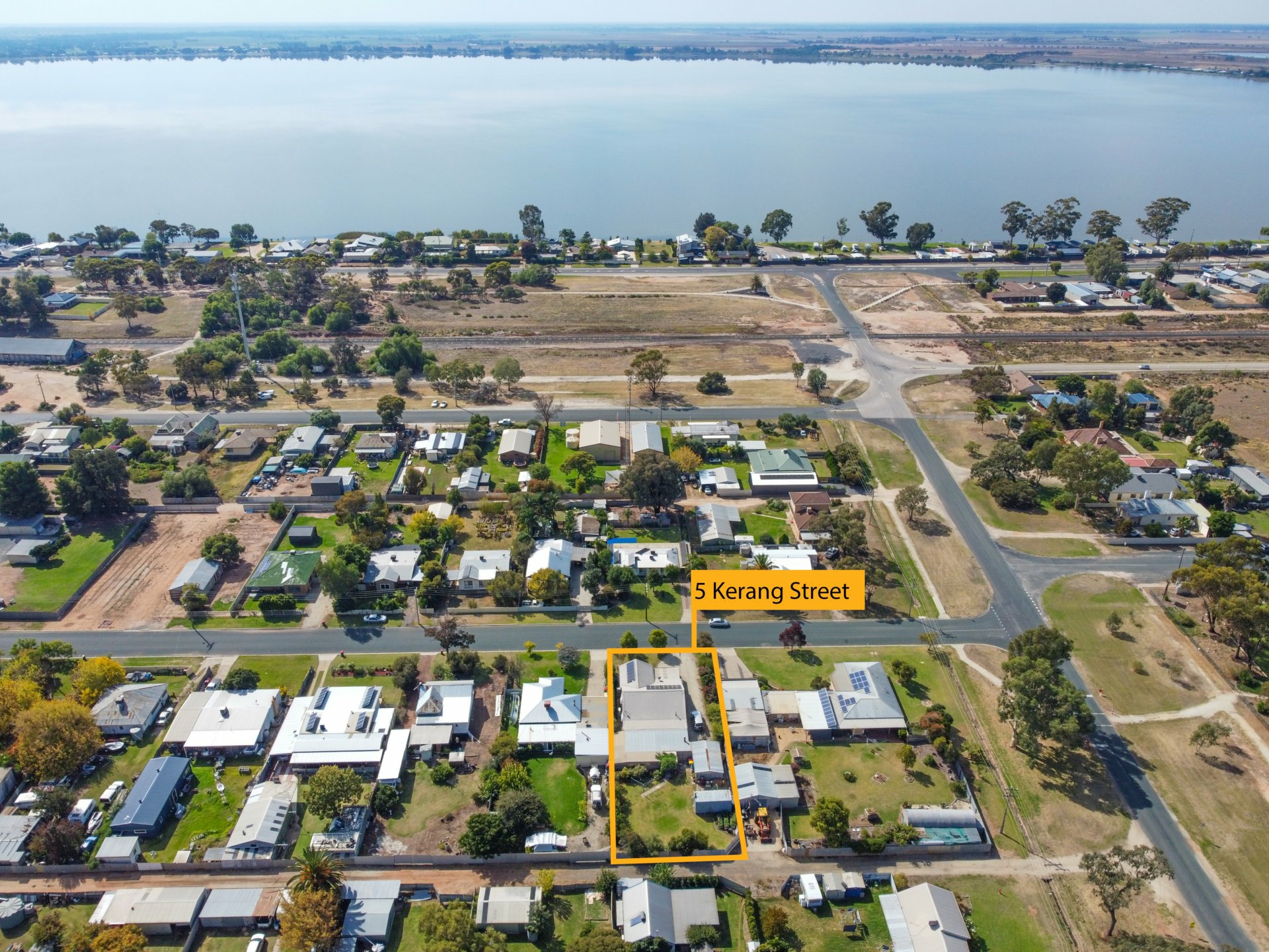 5 Kerang Street, LAKE BOGA