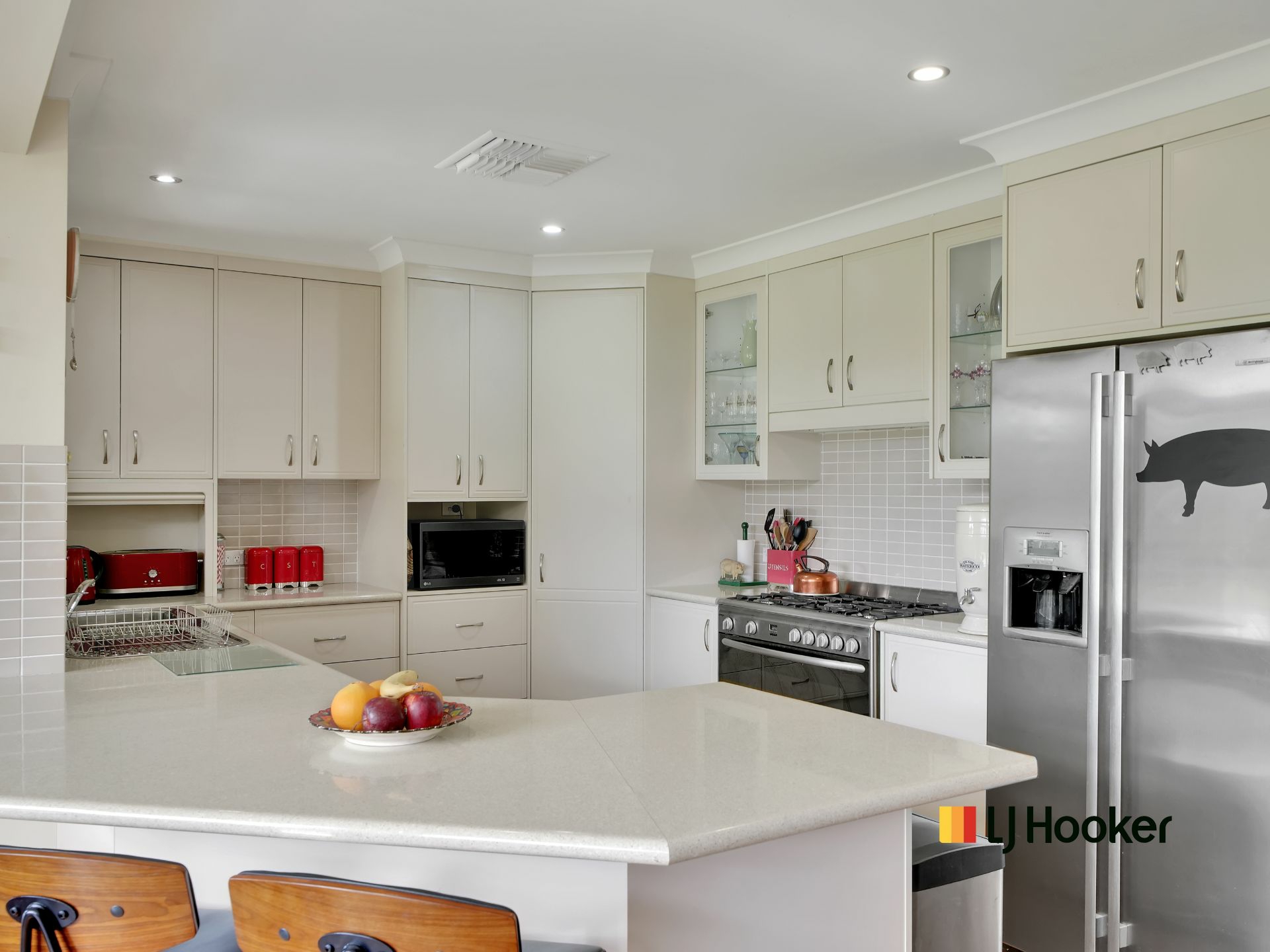 165 Villeneuve Drive — photo 7 of 30