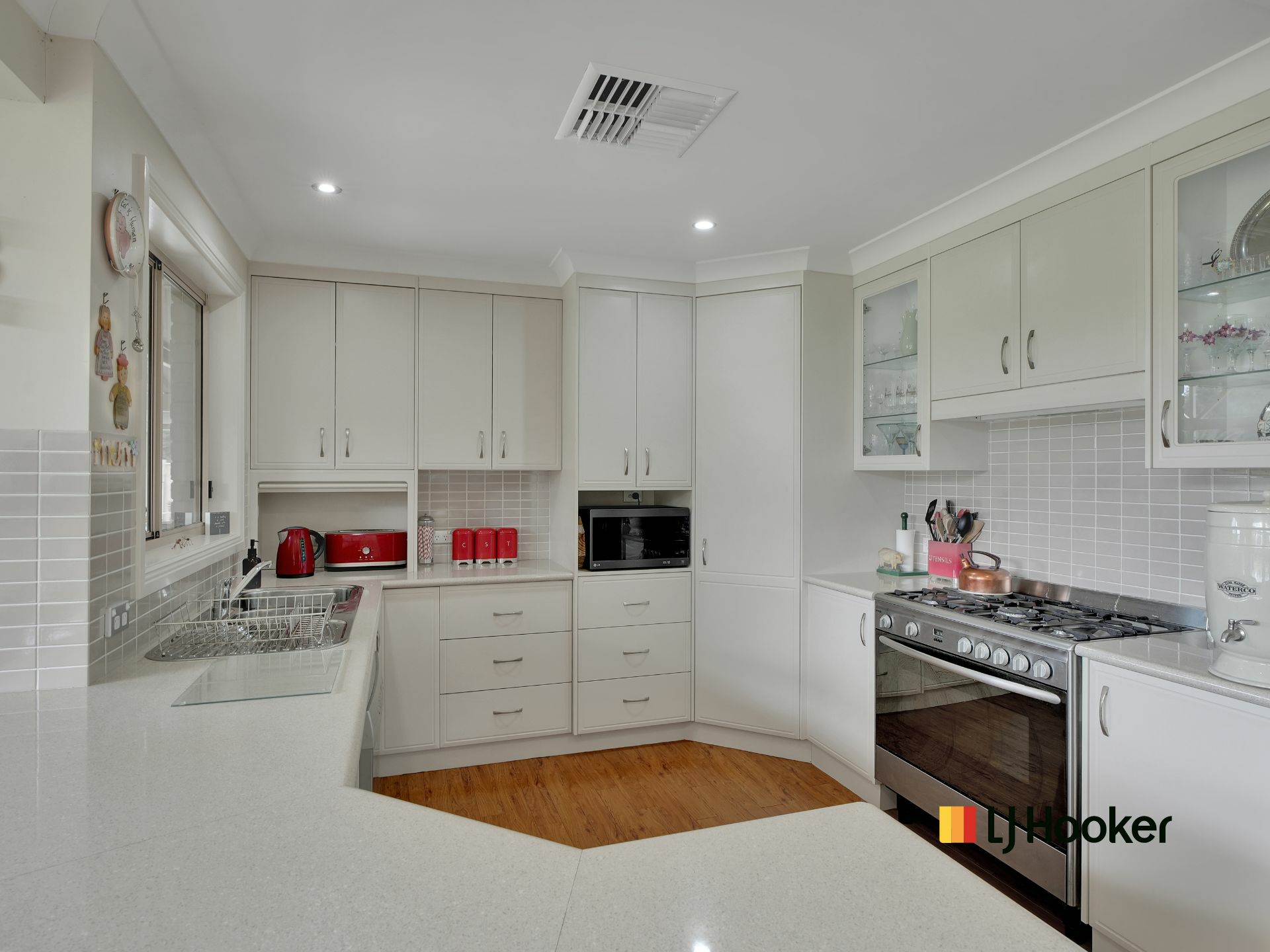 165 Villeneuve Drive — photo 8 of 30