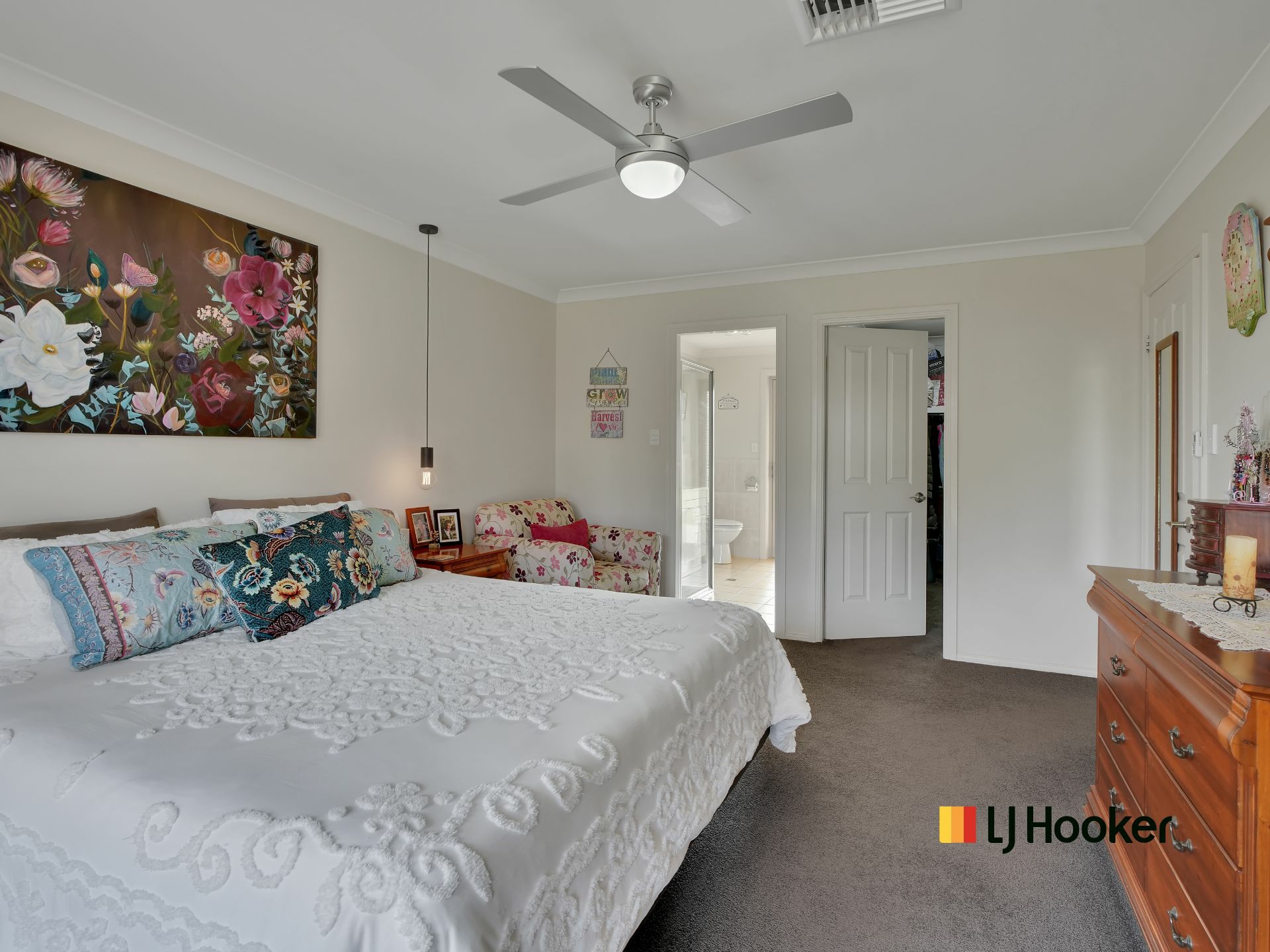 165 Villeneuve Drive — photo 10 of 30