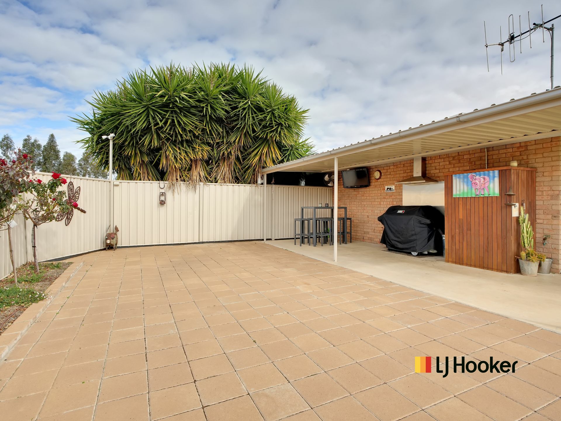 165 Villeneuve Drive — photo 19 of 30