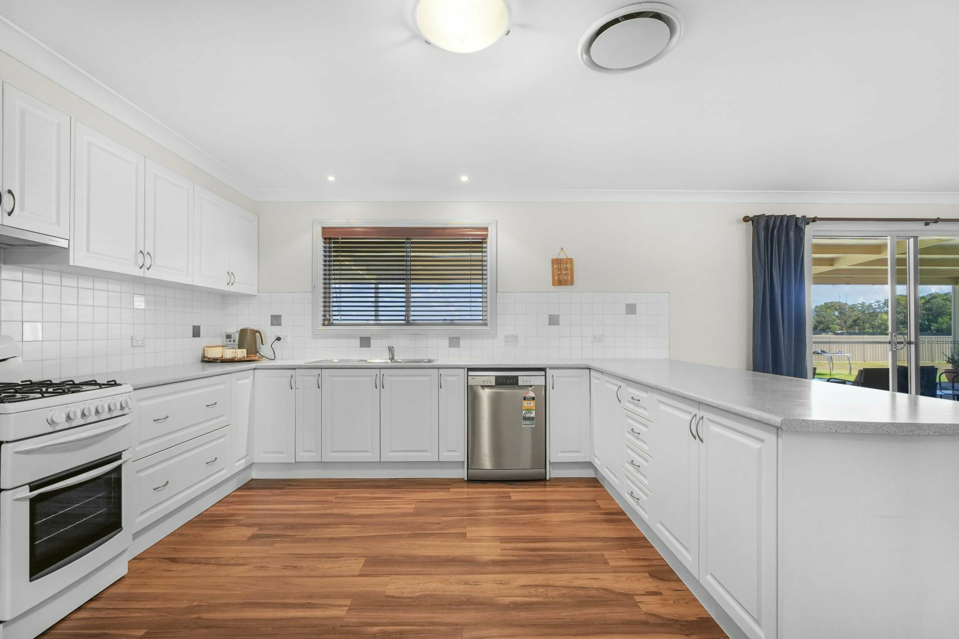 6 Redgum Place — photo 9 of 29