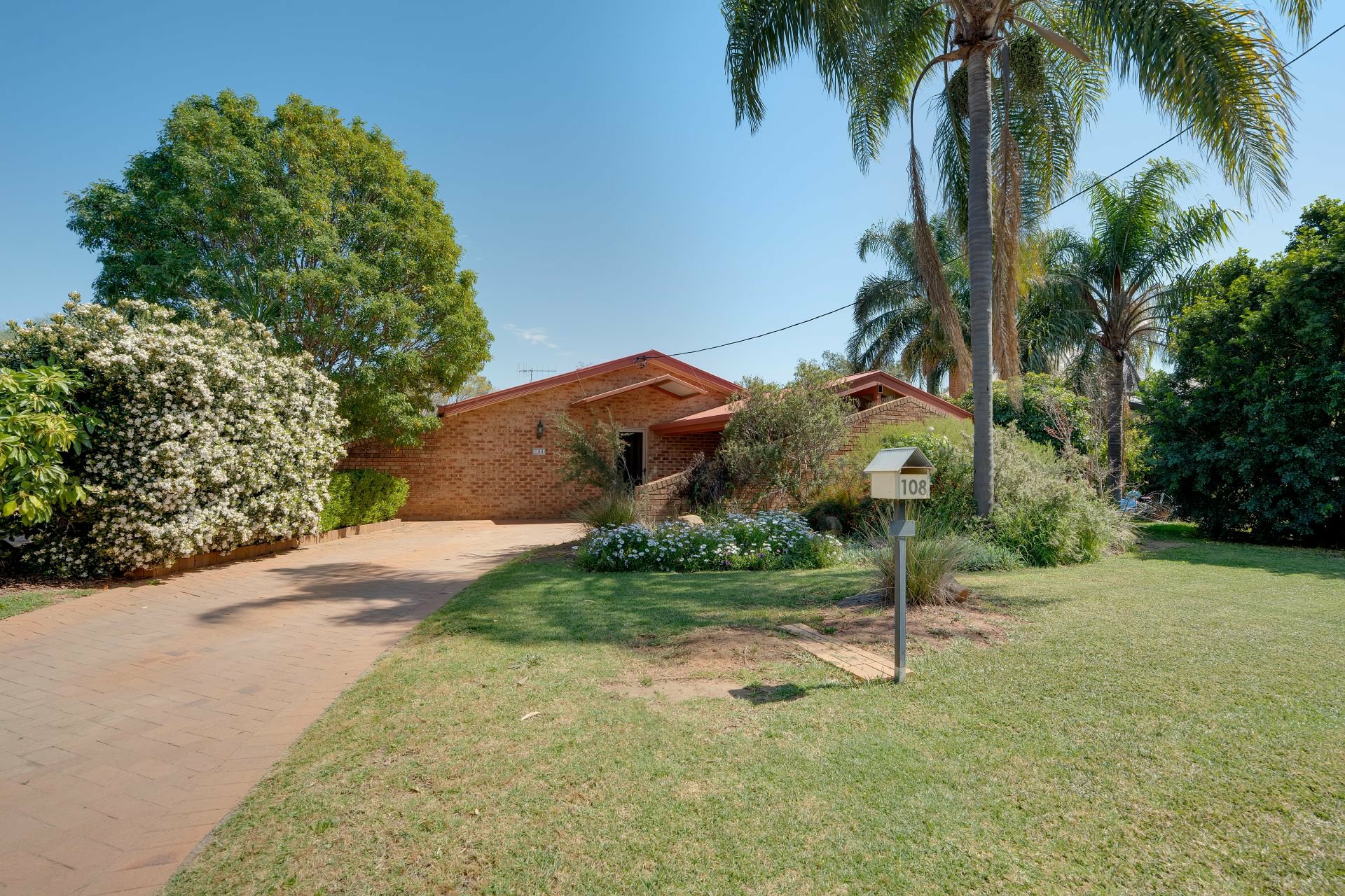 108 Temoin Street — photo from LJ Hooker Narromine