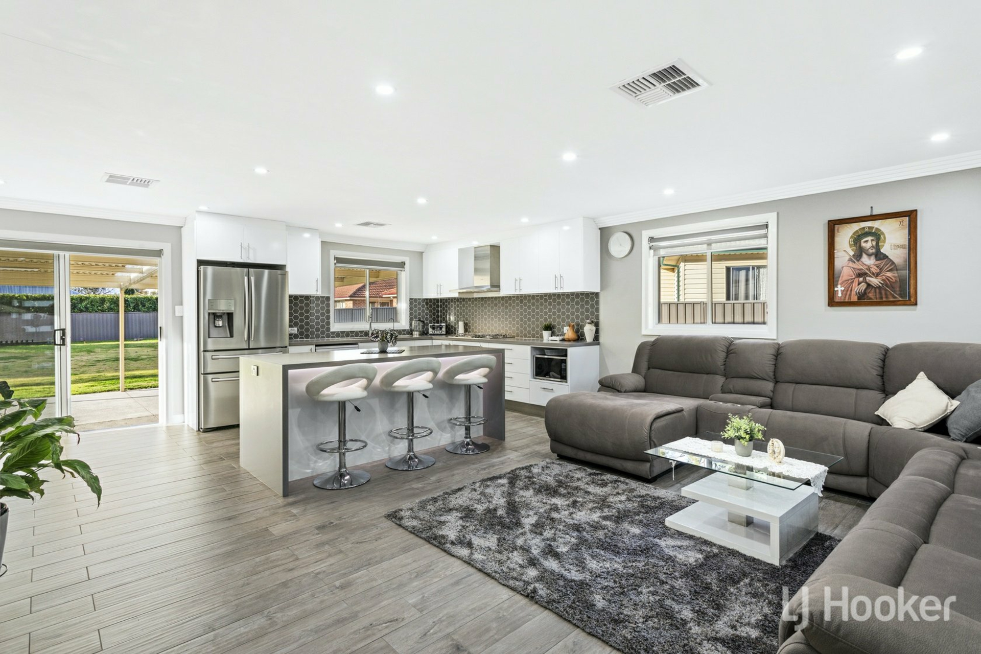 13 Thirlmere Way, TAHMOOR