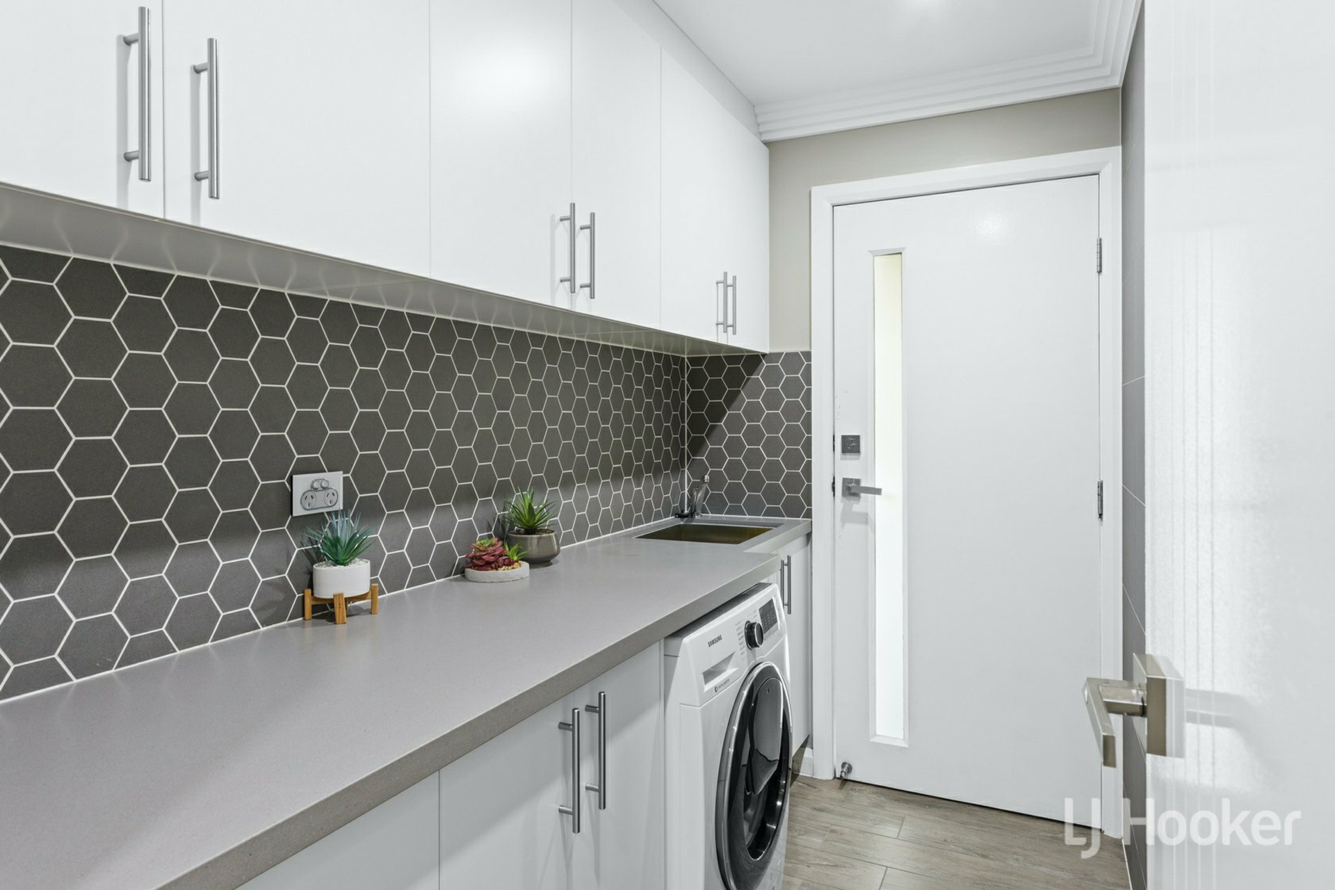 13 Thirlmere Way, TAHMOOR