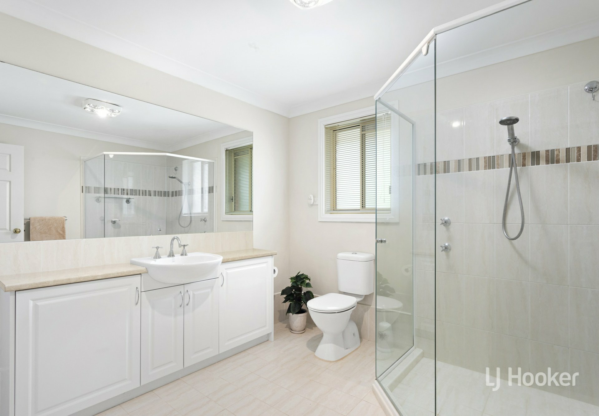 10-12 Norma Close, BARGO