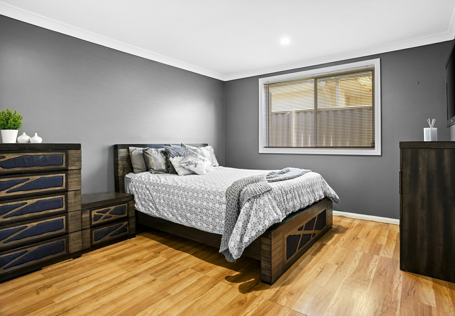 6 Dutton Street — photo 10 of 17