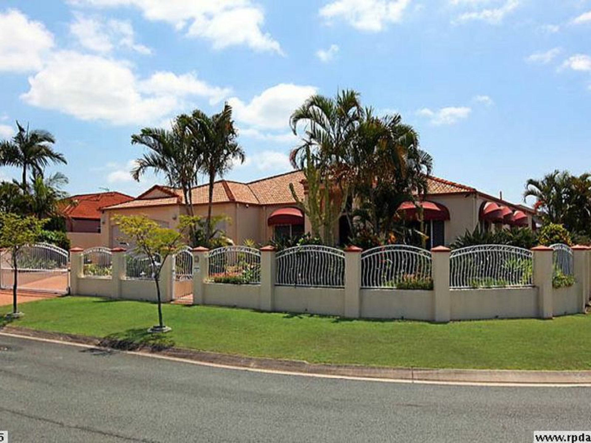 42 Deborah Avenue, BENOWA WATERS