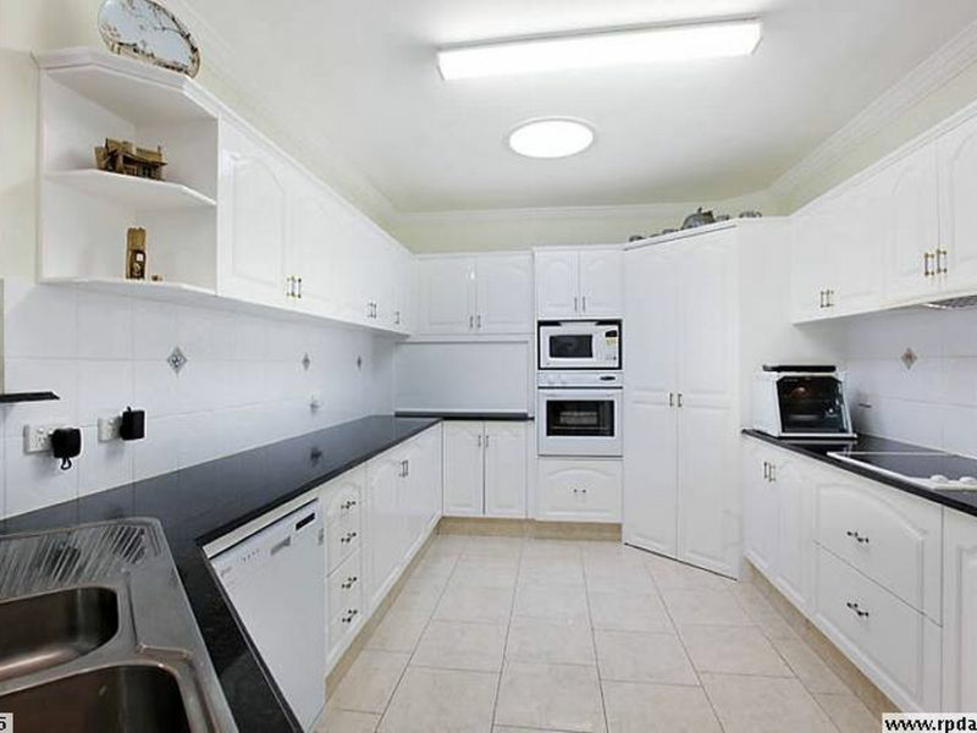 42 Deborah Avenue, BENOWA WATERS