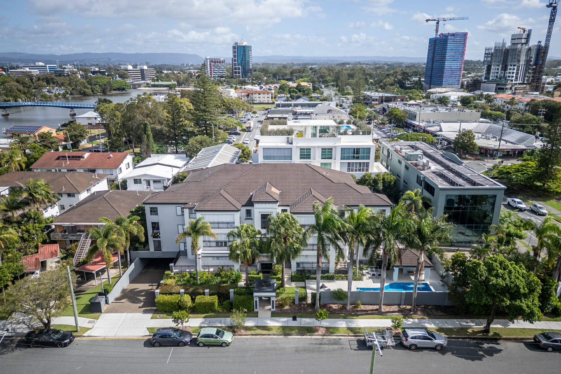 4/8 Parnoo Street, SURFERS PARADISE